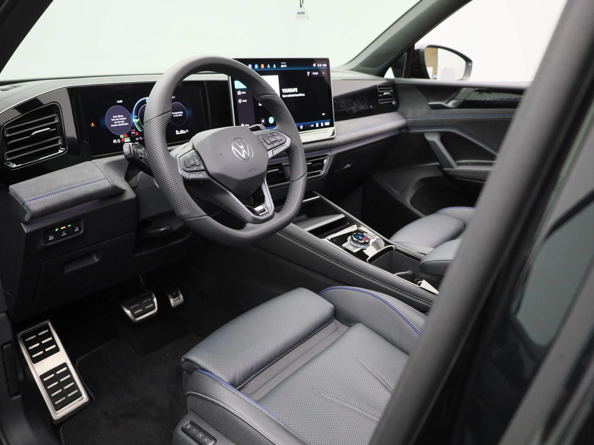 Volkswagen-Tiguan-image-16