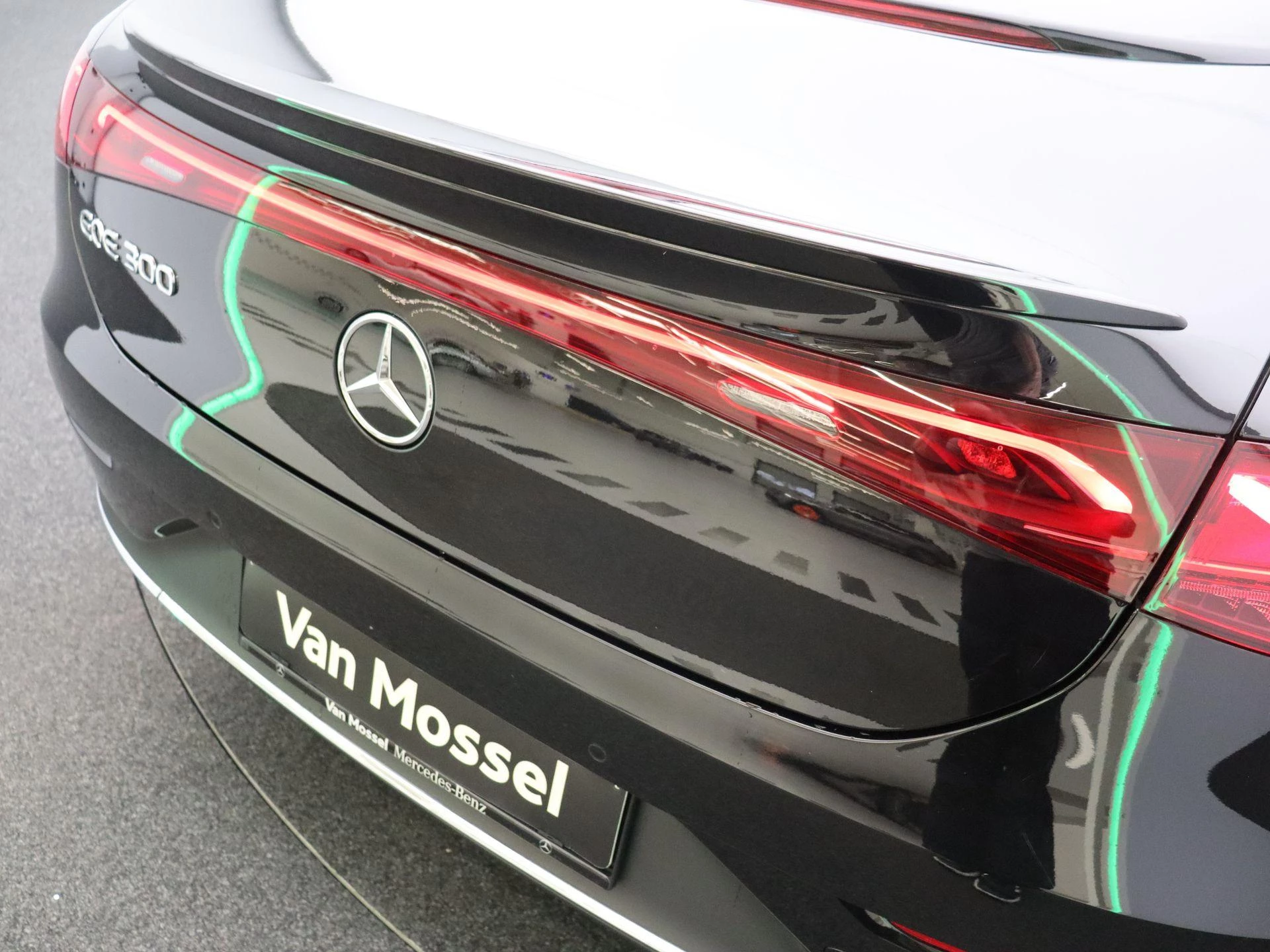 Mercedes-Benz-EQE-image-17