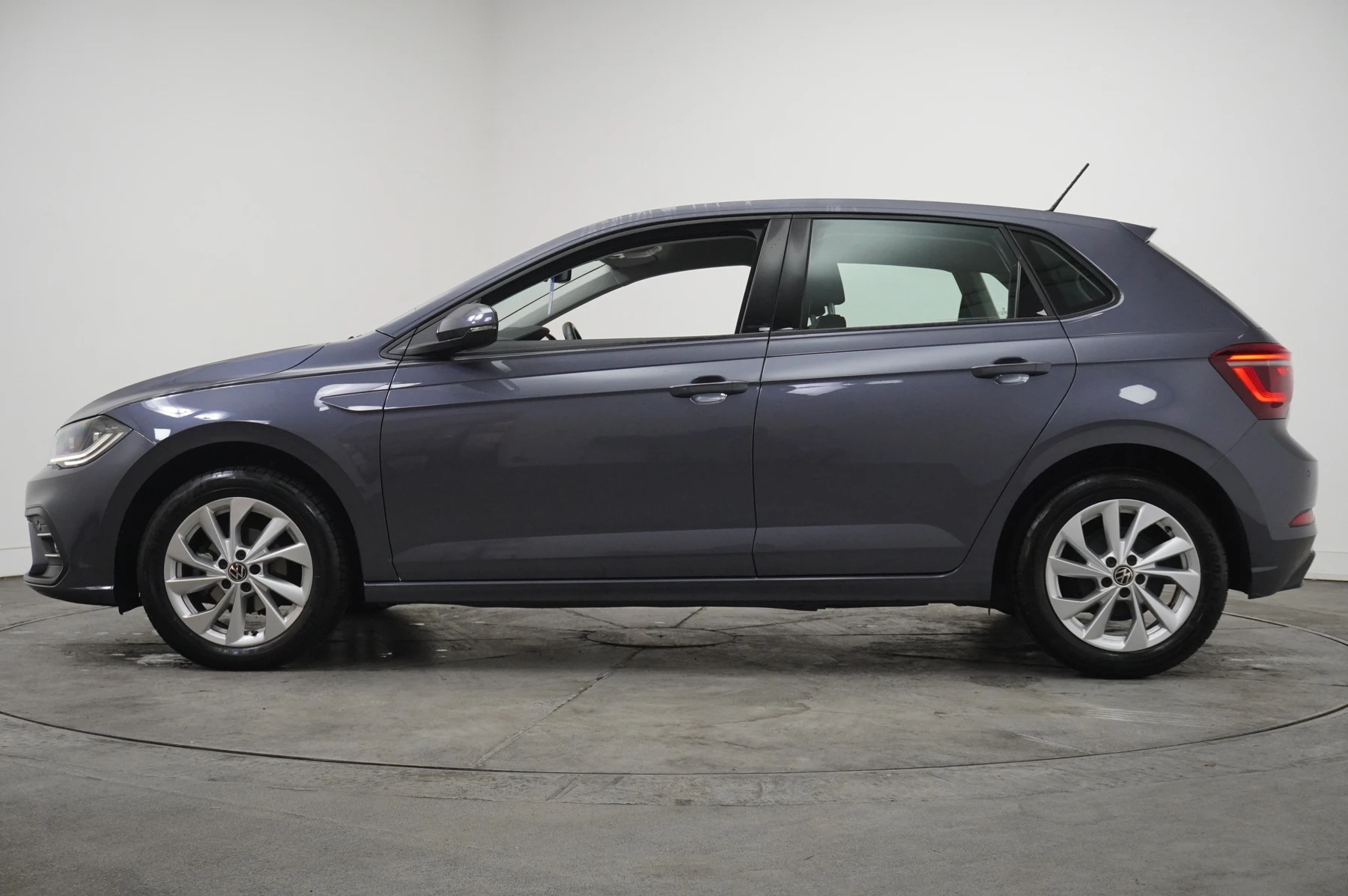 Volkswagen-Polo-image-17