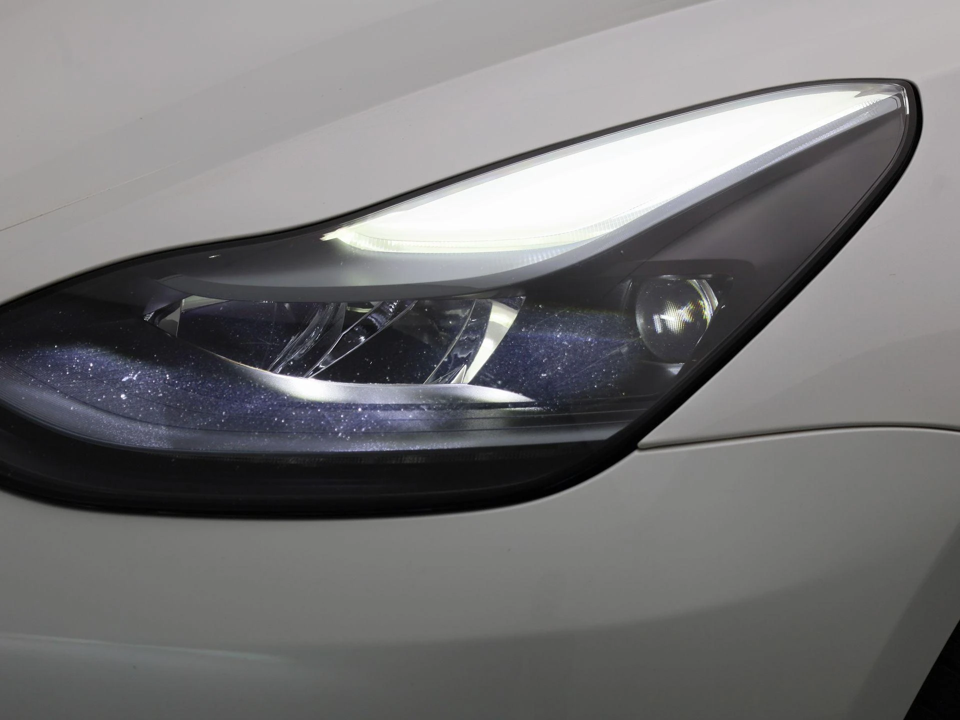 Tesla-Model 3-image-14