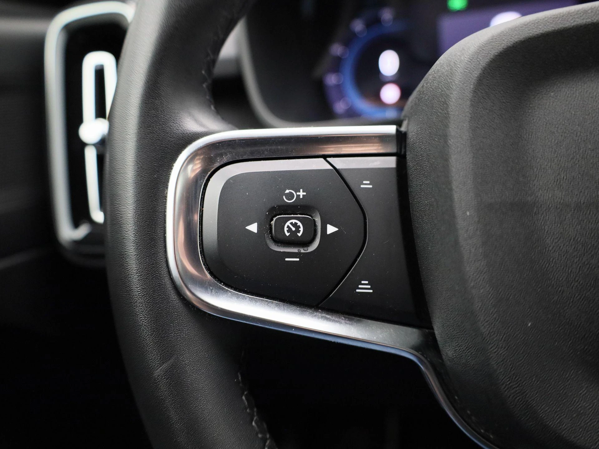 Volvo-XC40-image-20