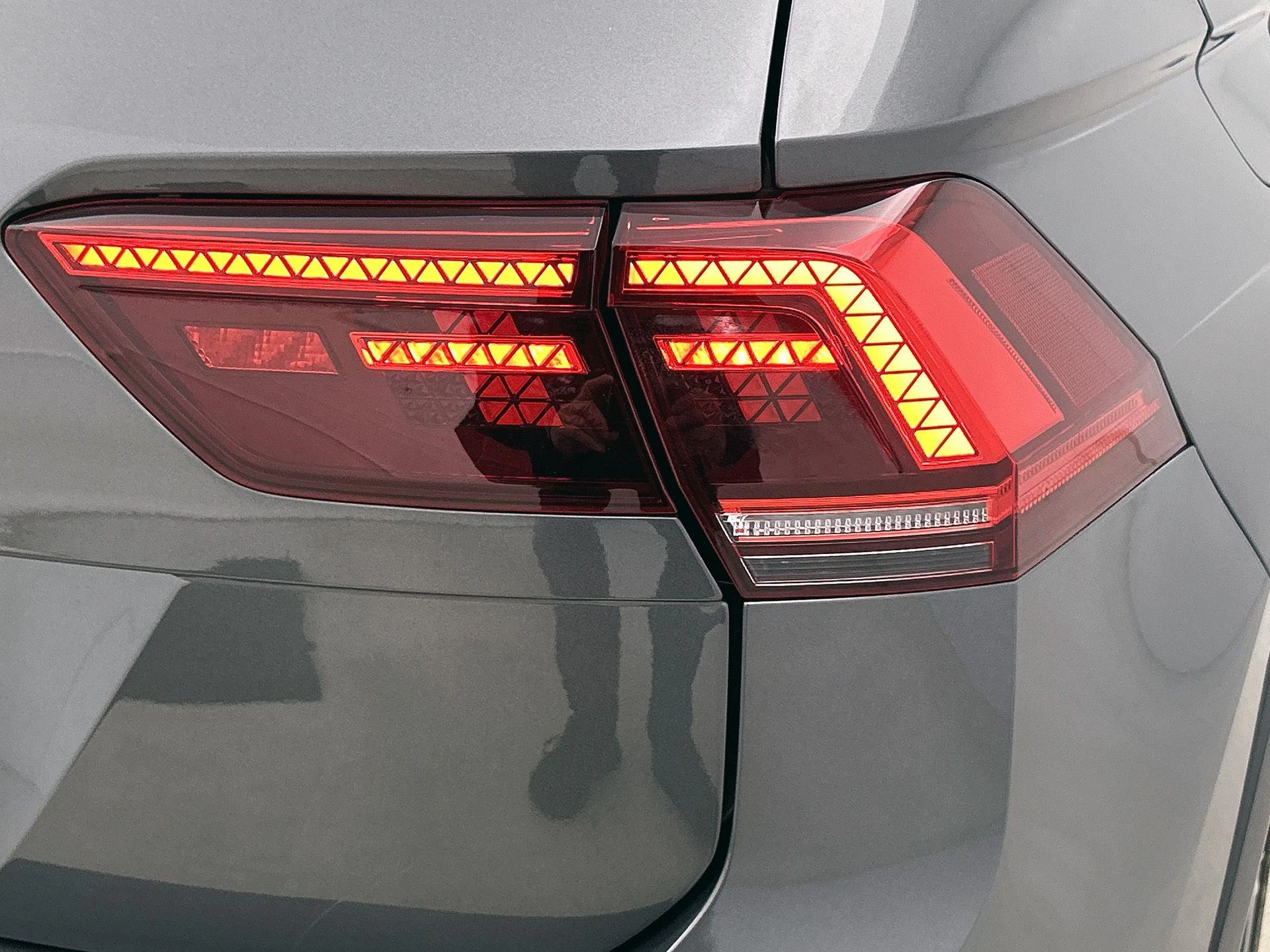 Volkswagen-Tiguan-image-12