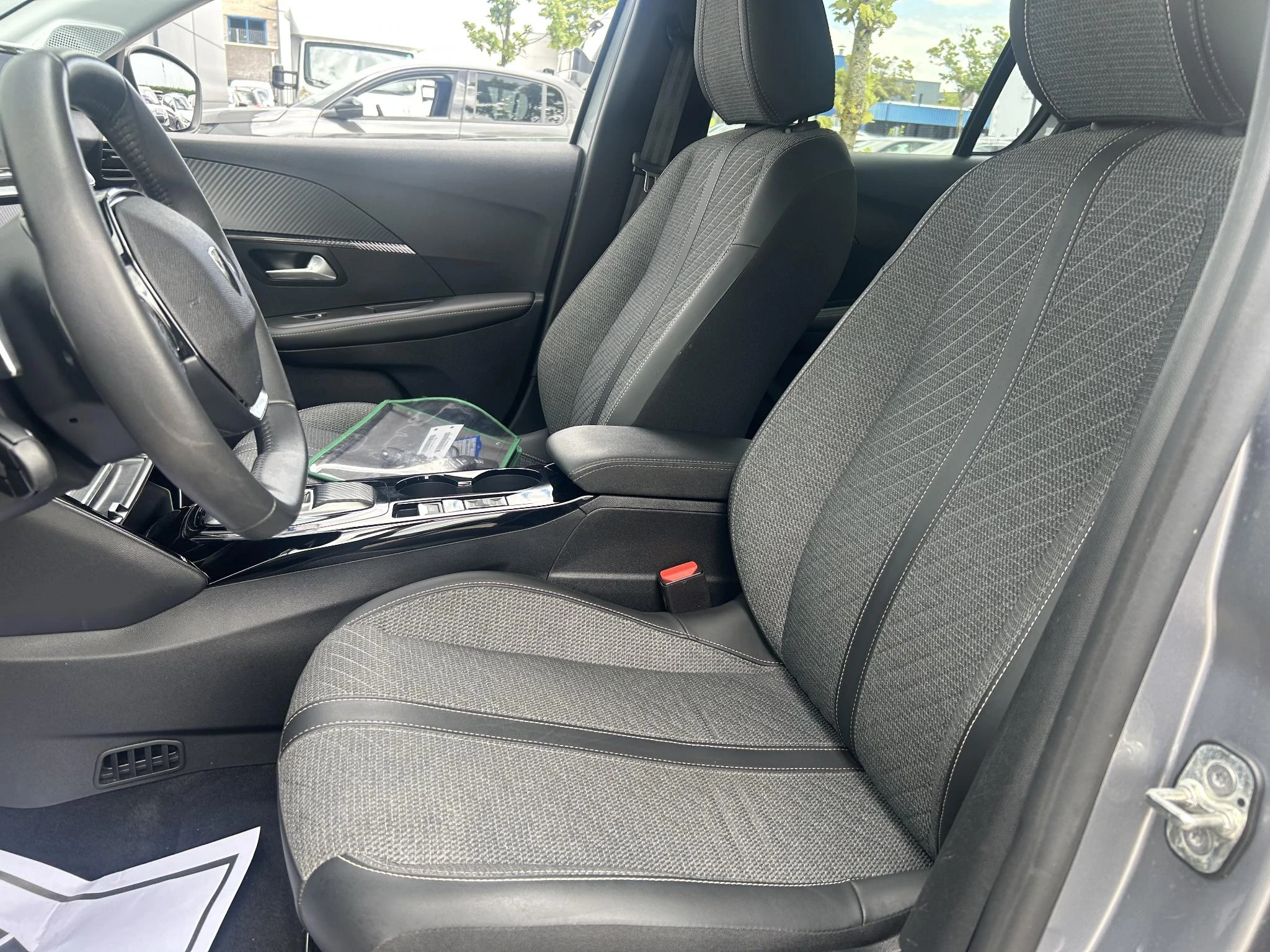 Peugeot-208-image-18