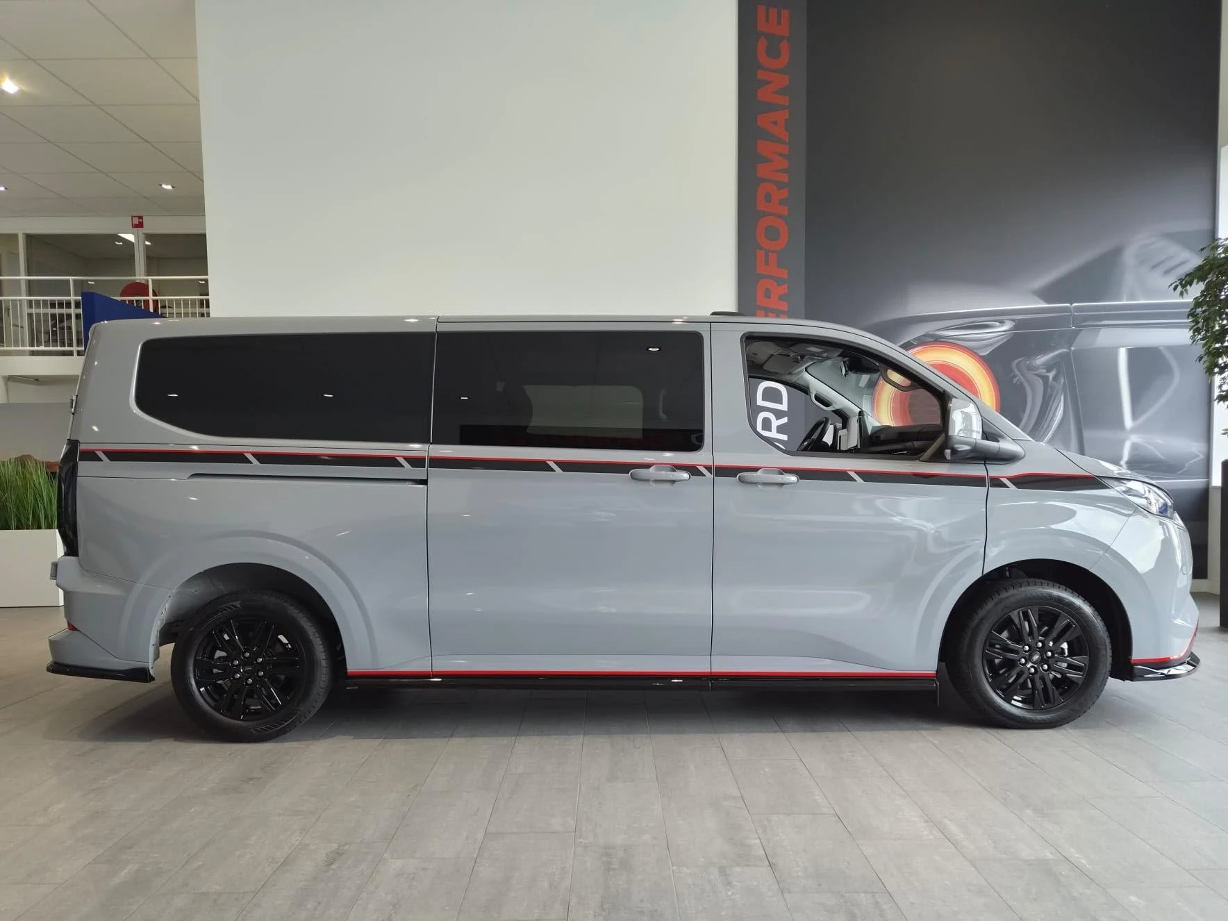 Ford-Transit Custom-image-2