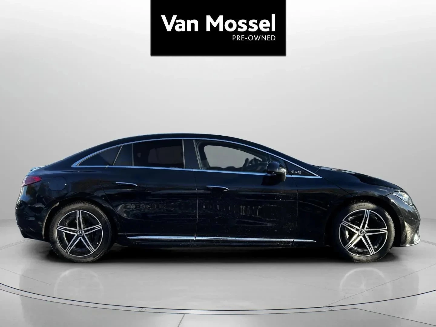 Mercedes-Benz-EQE-image-3