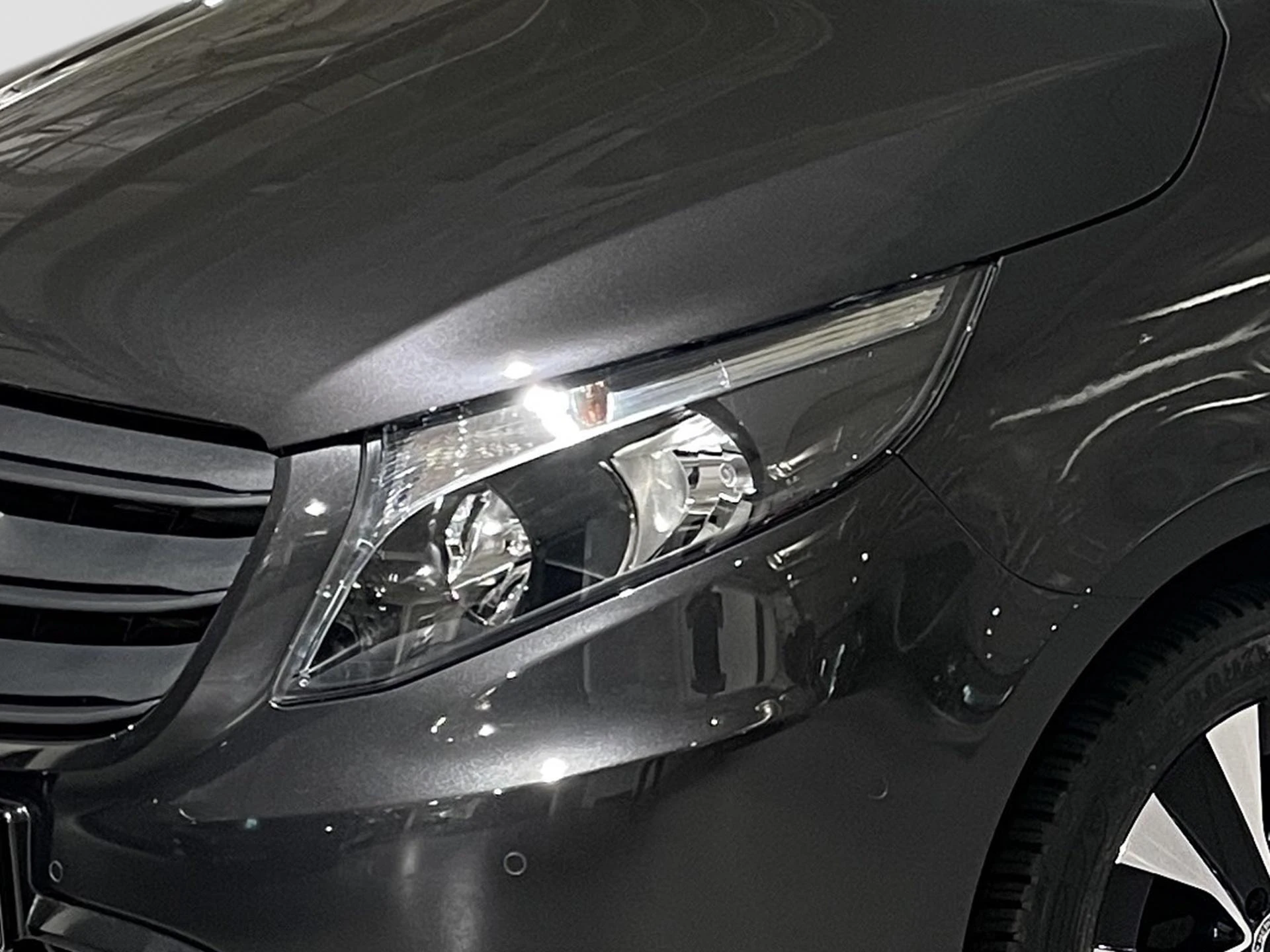 Mercedes-Benz-Vito-image-24