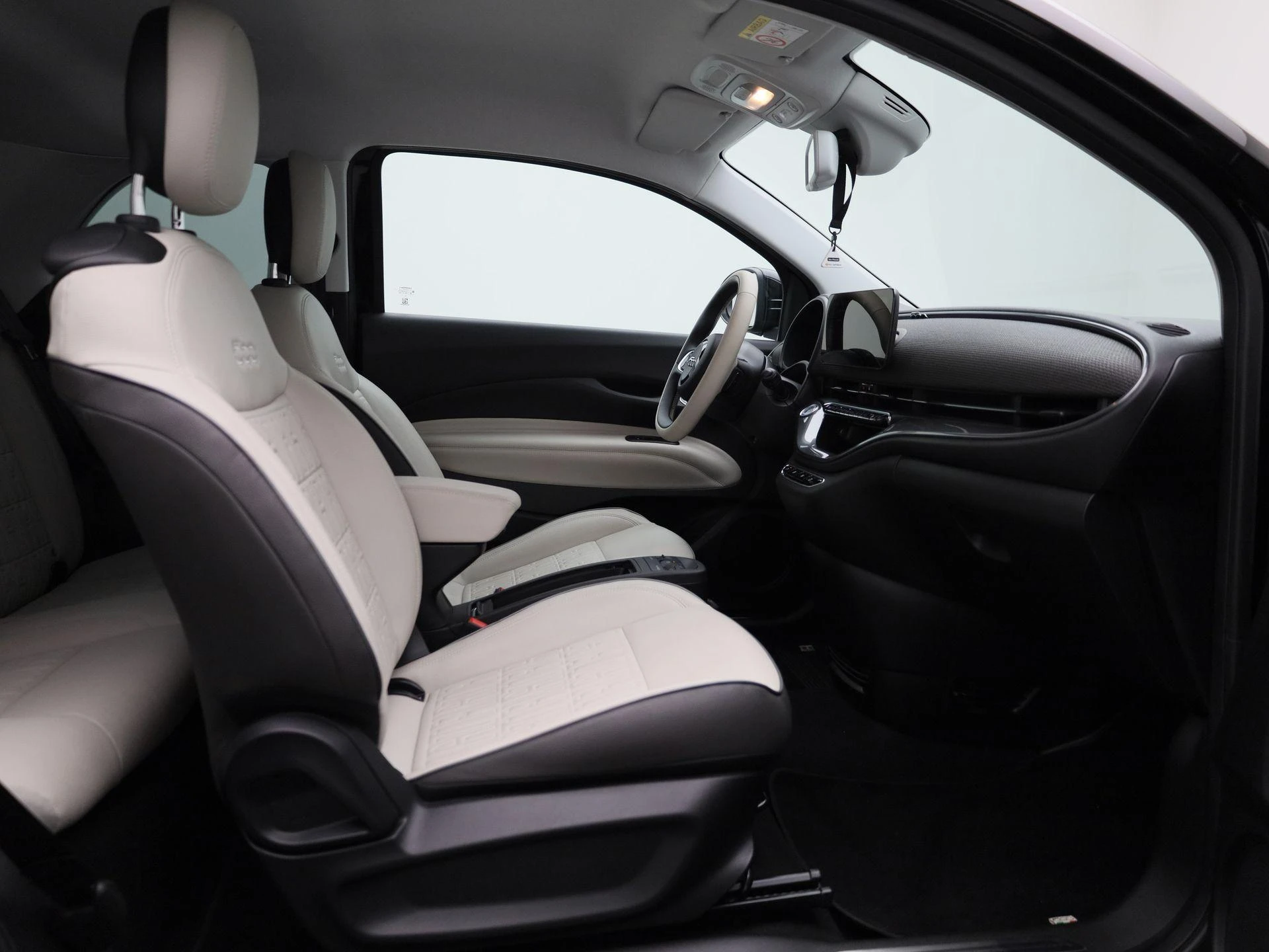 Fiat-500e-image-32