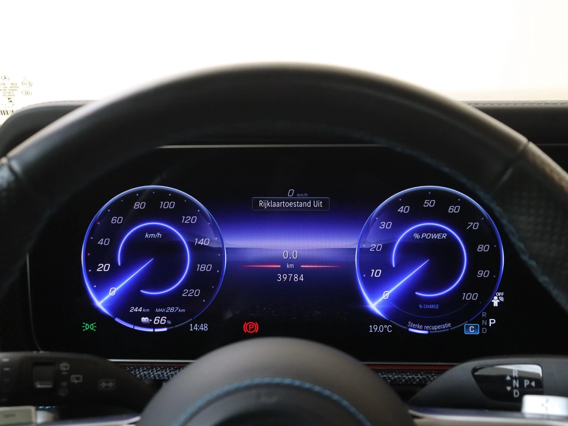 Mercedes-Benz-G-Klasse-image-9