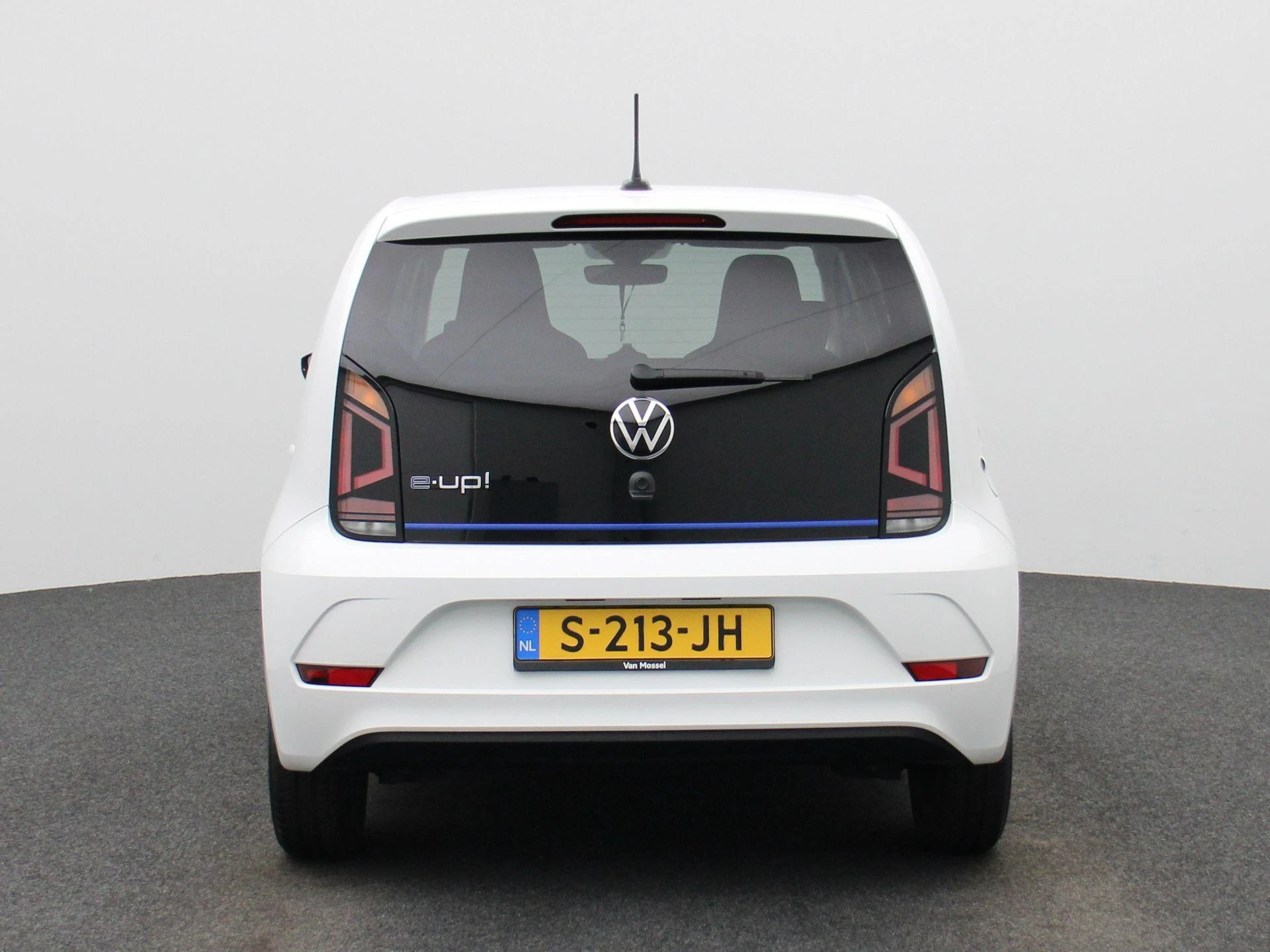 Volkswagen-e-up!-image-4