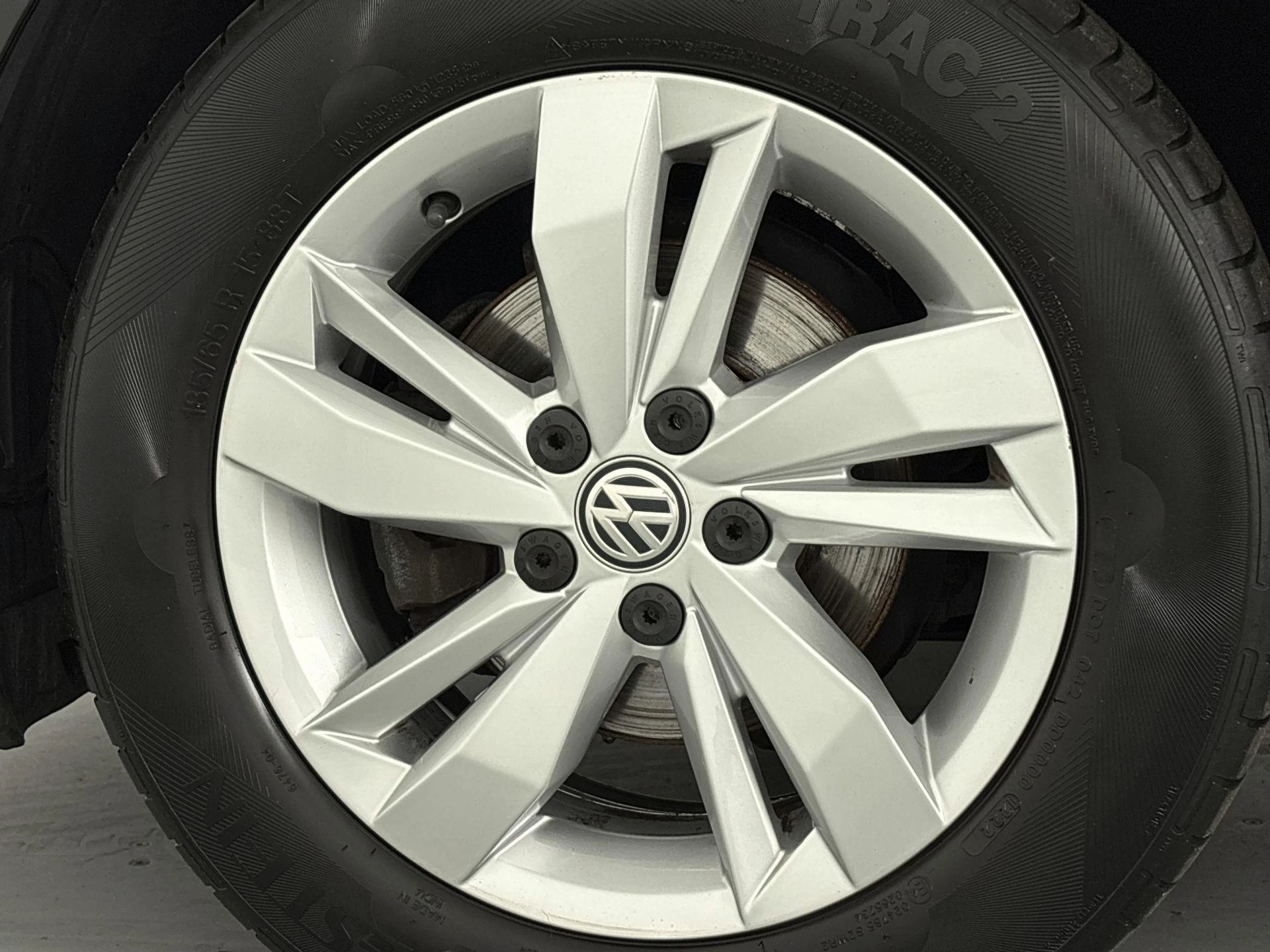 Volkswagen-Polo-image-12