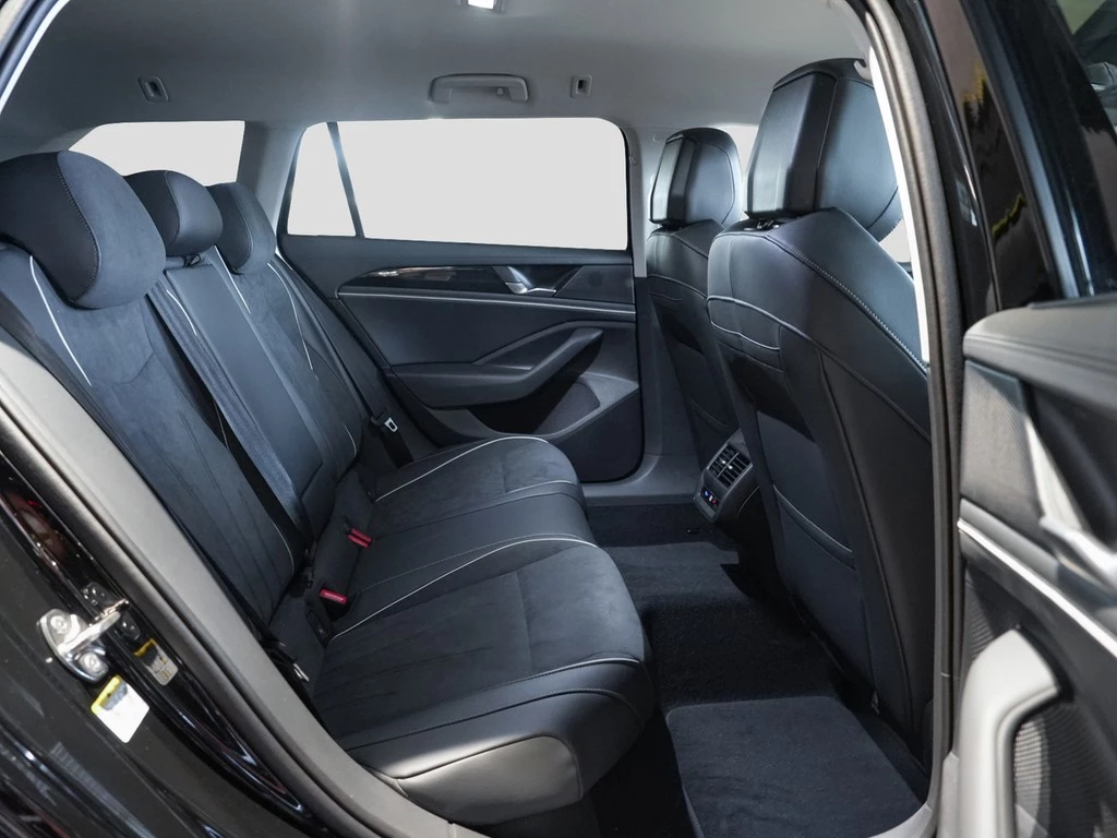 Volkswagen-Passat-image-8