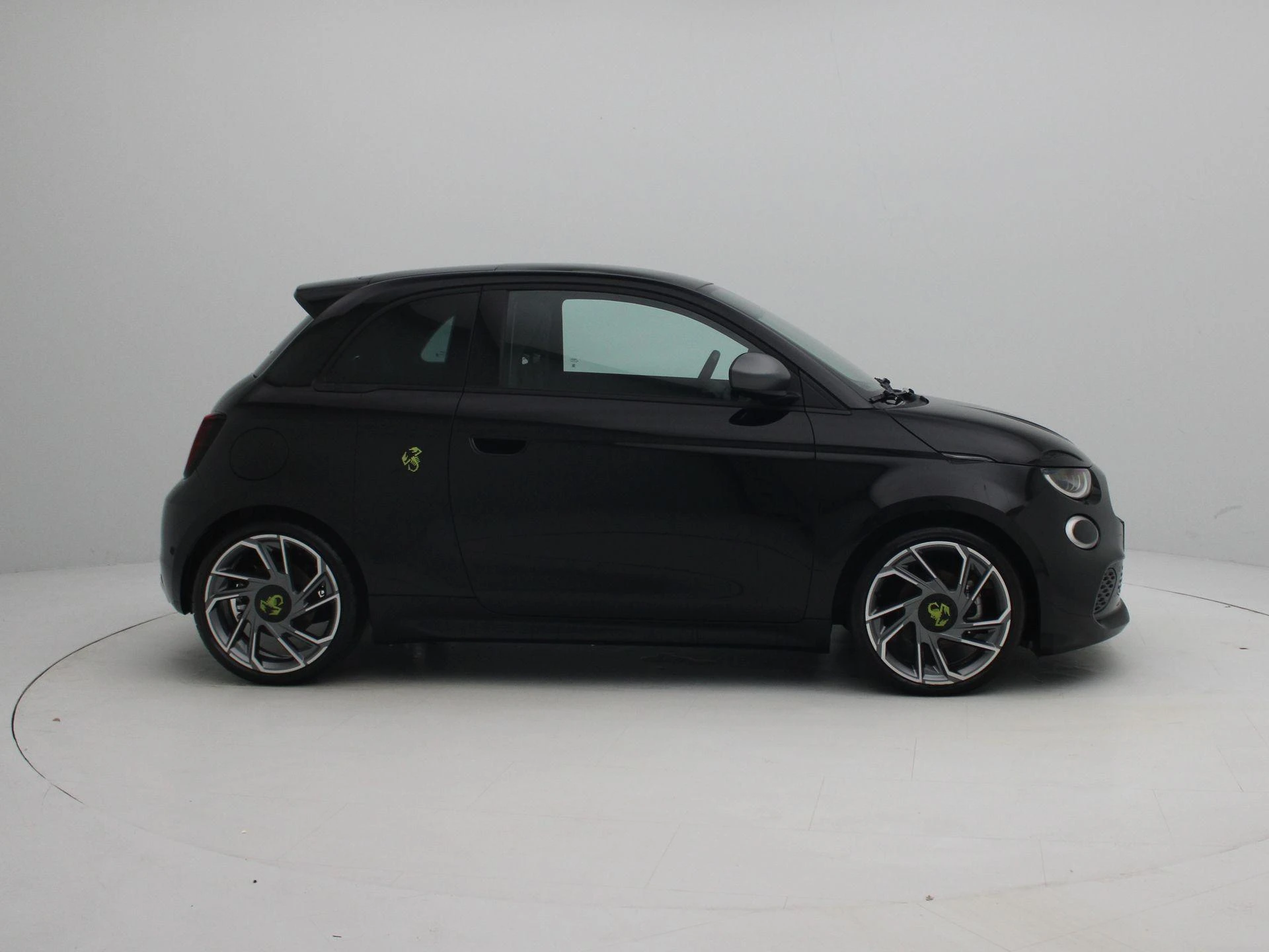 Abarth-500e-image-5