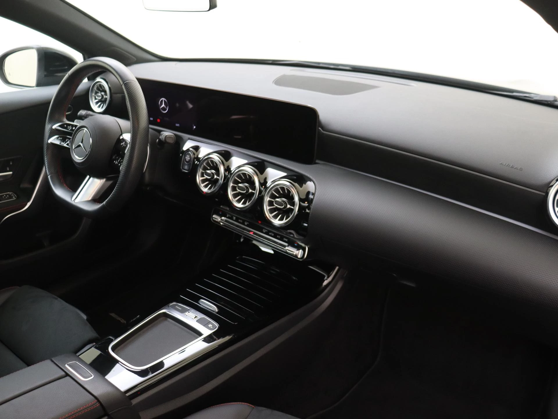 Mercedes-Benz-A-Klasse-image-4