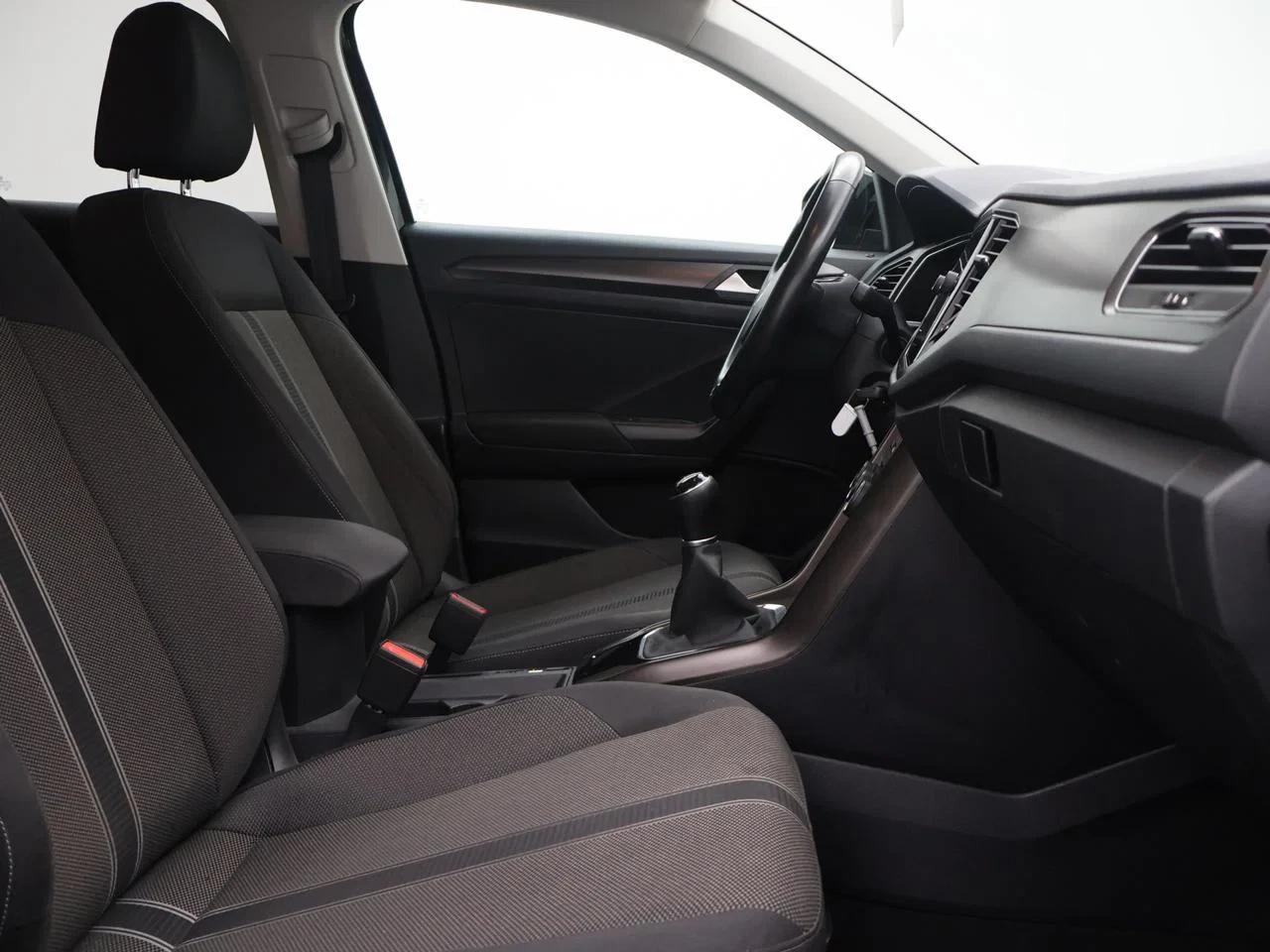 Volkswagen-T-Roc-image-15
