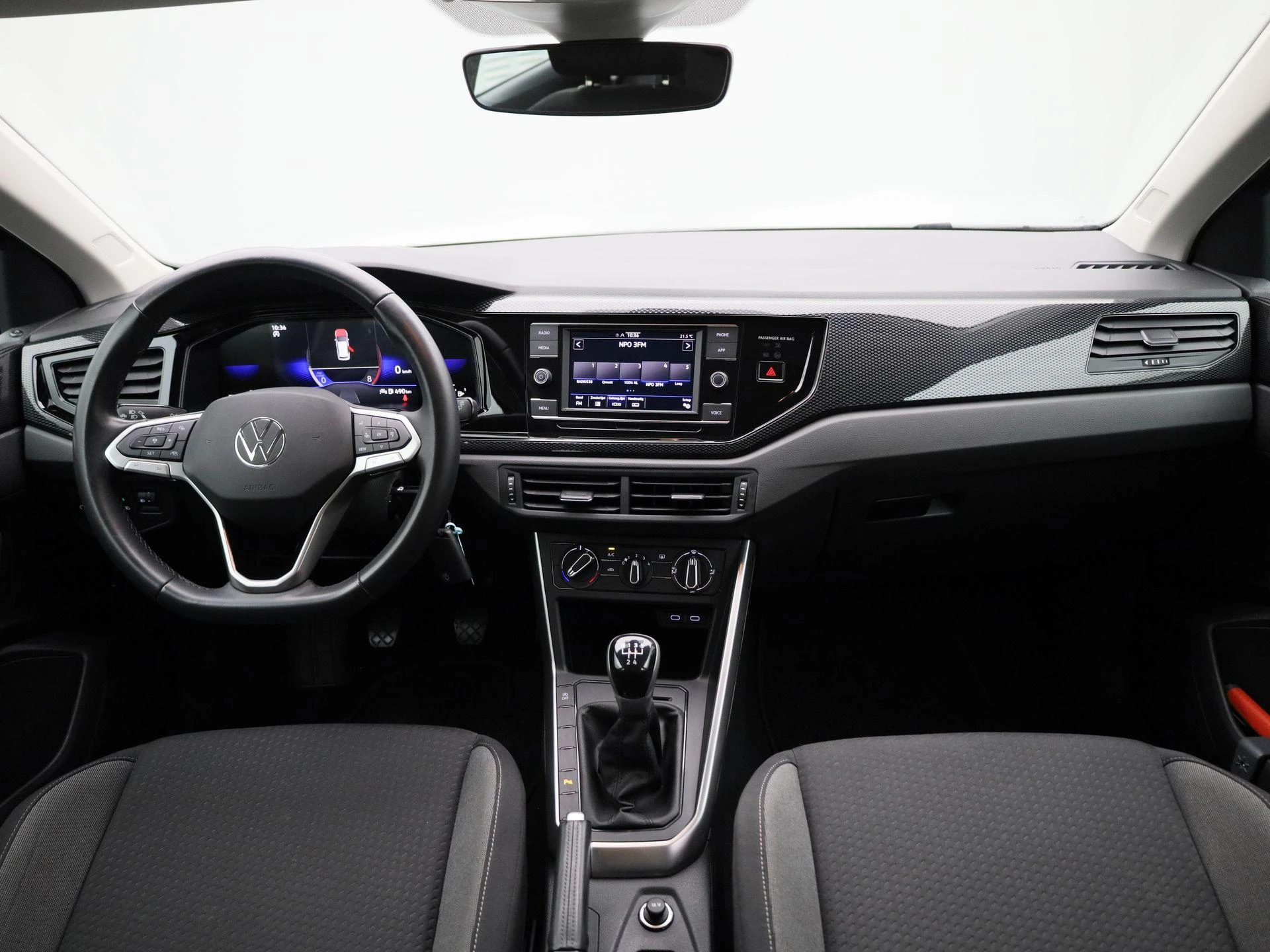 Volkswagen-Polo-image-31