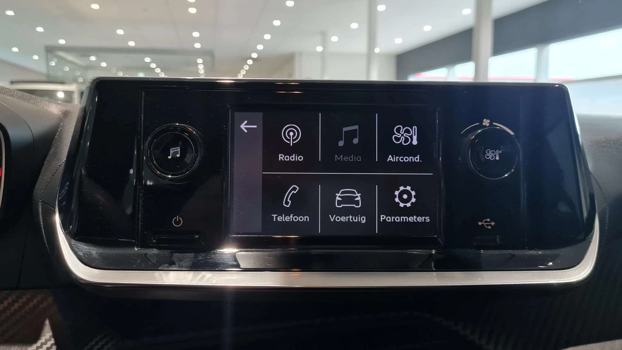 Peugeot-208-image-12