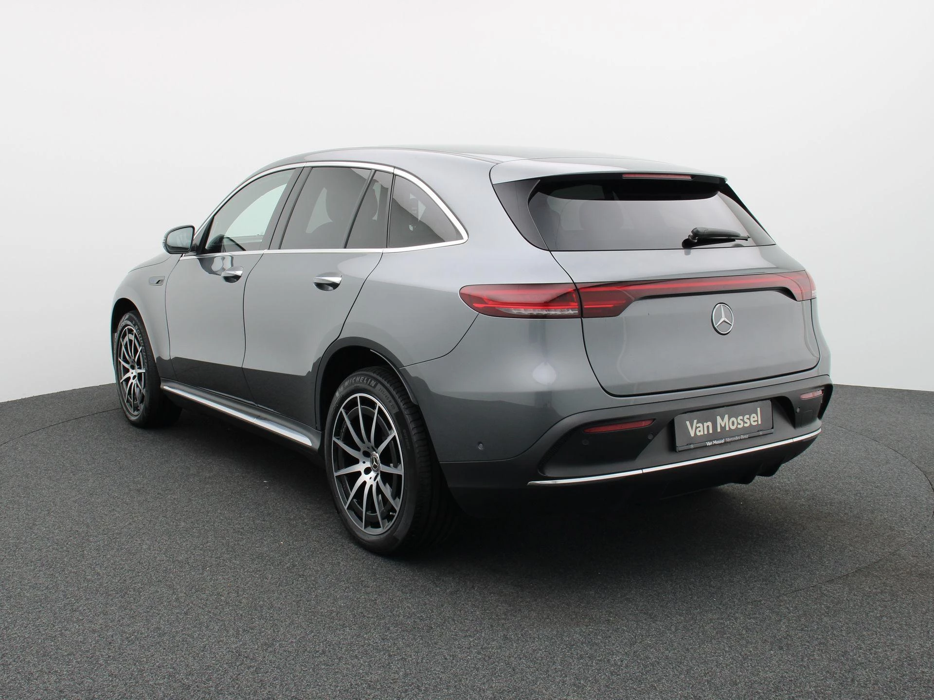 Mercedes-Benz-EQC-image-1