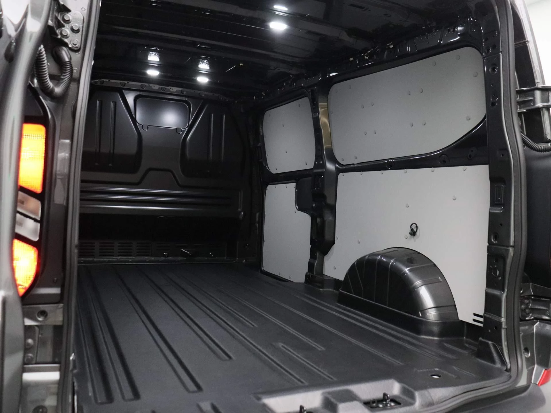 Ford-Transit Custom-image-9
