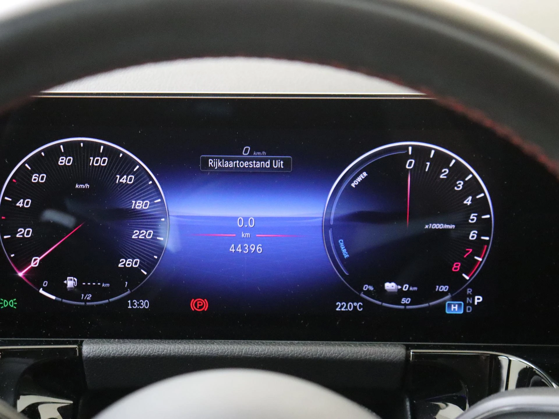 Mercedes-Benz-GLA-image-11