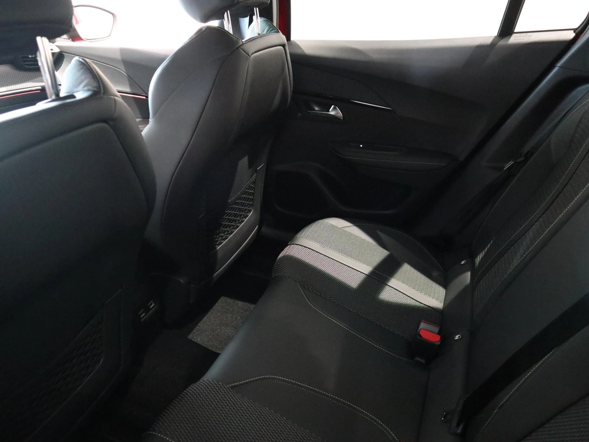 Peugeot-e-2008-image-6