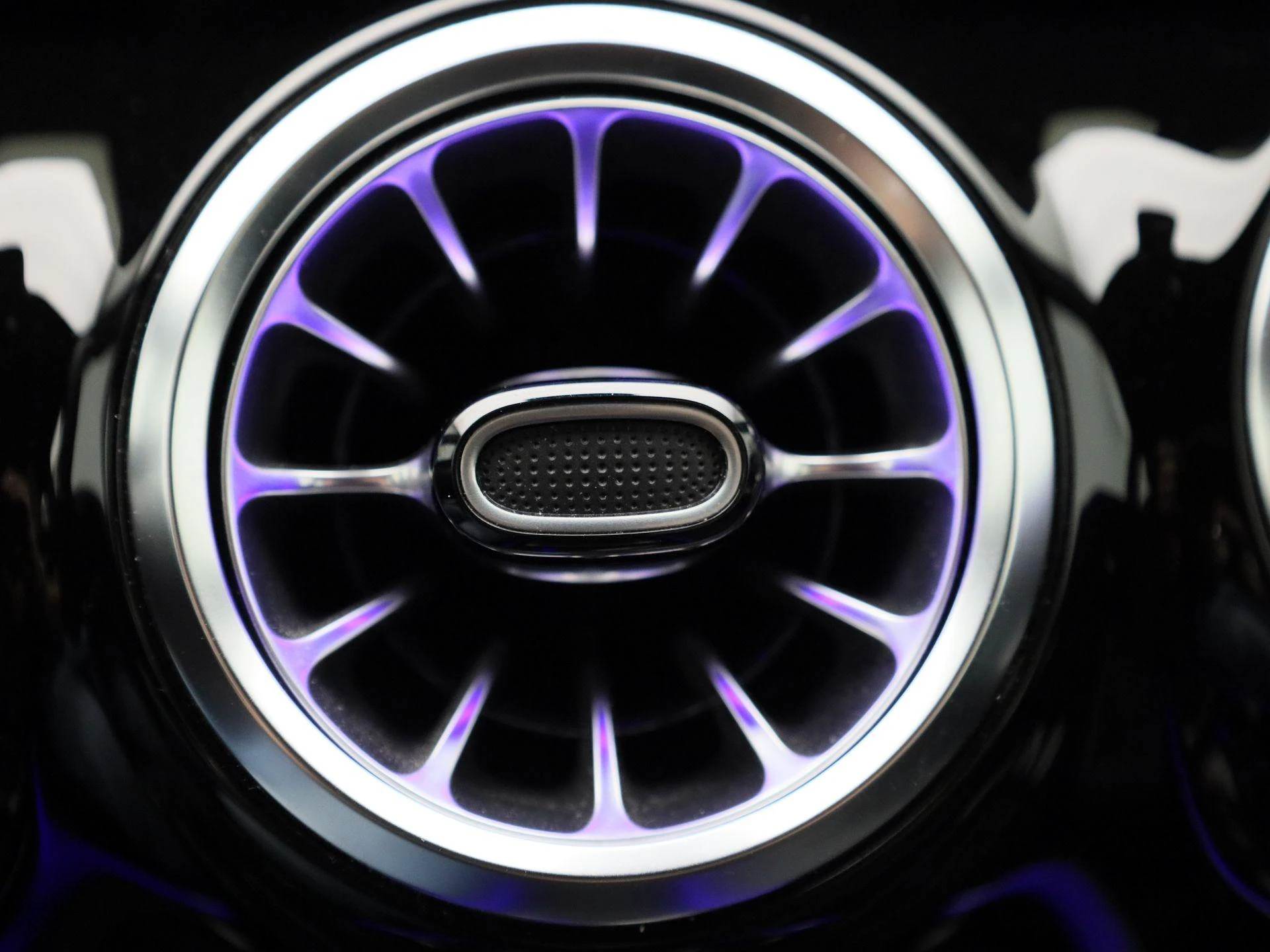 Mercedes-Benz-EQA-image-27
