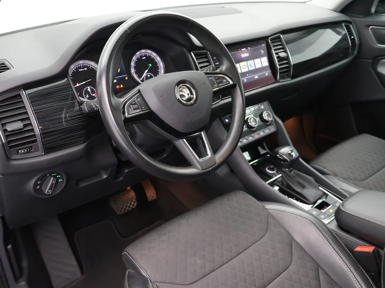 Škoda Kodiaq SKODA Kodiaq 1.5TSI 150PK *AUTOMAAT*PANODAK*TREKHAAK*LEDER*CAMERA*PDC*NAVI*AIRCO*KEYLESS GO*...*