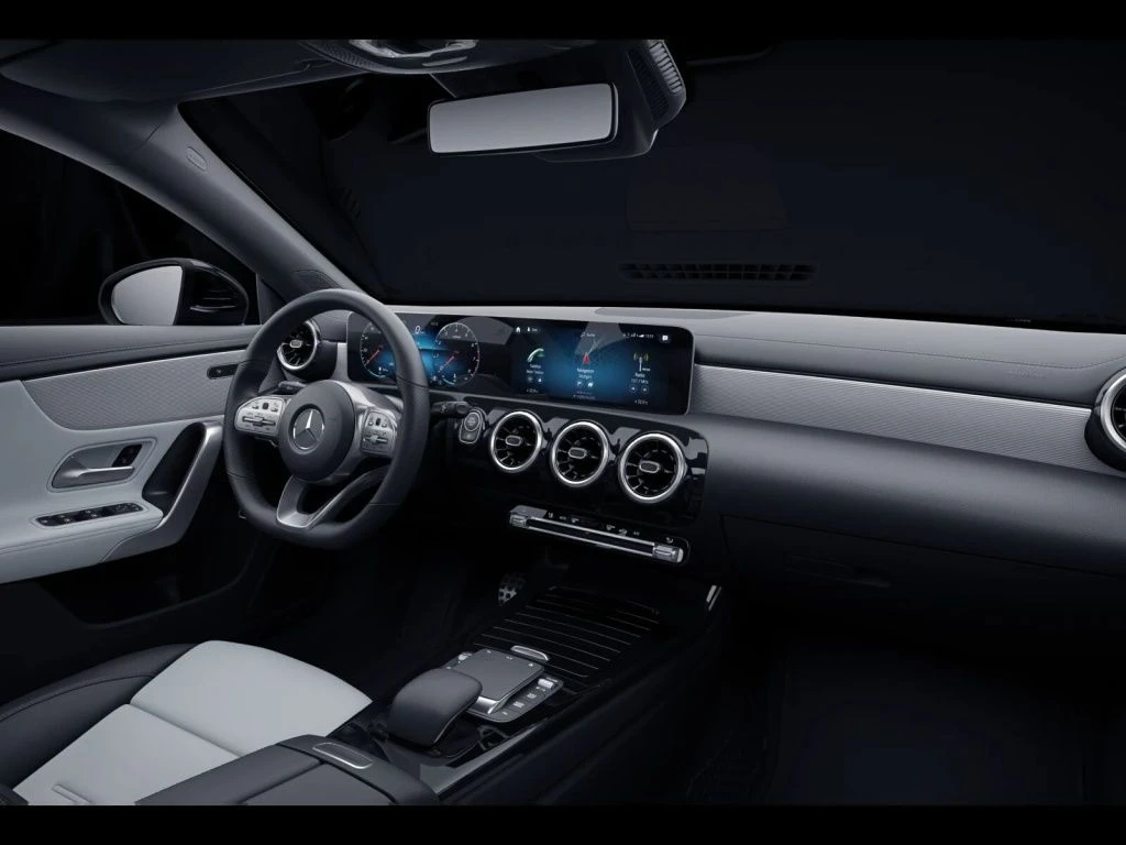 Mercedes-Benz-CLA 220-image-12