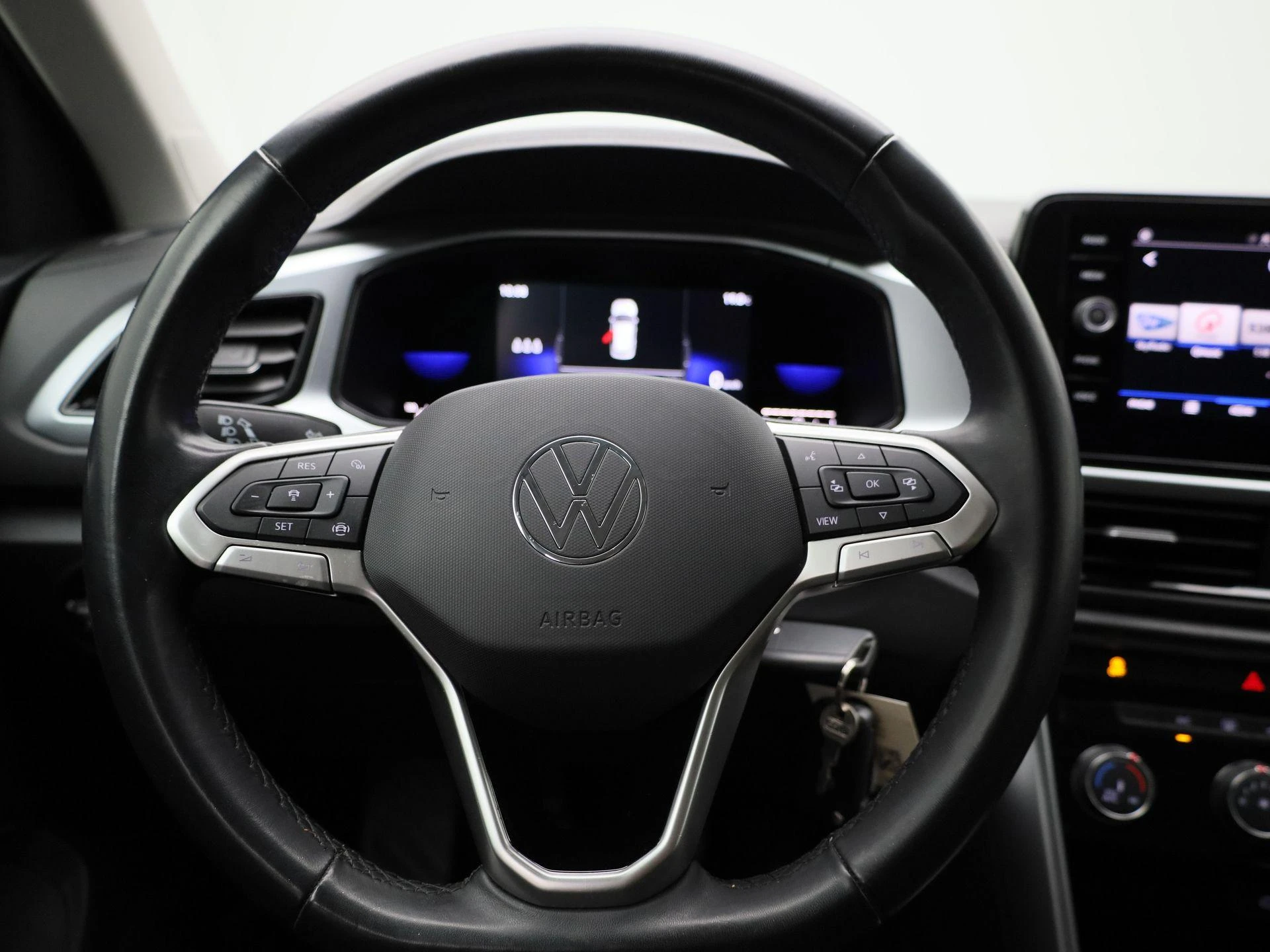 Volkswagen-T-Roc-image-2