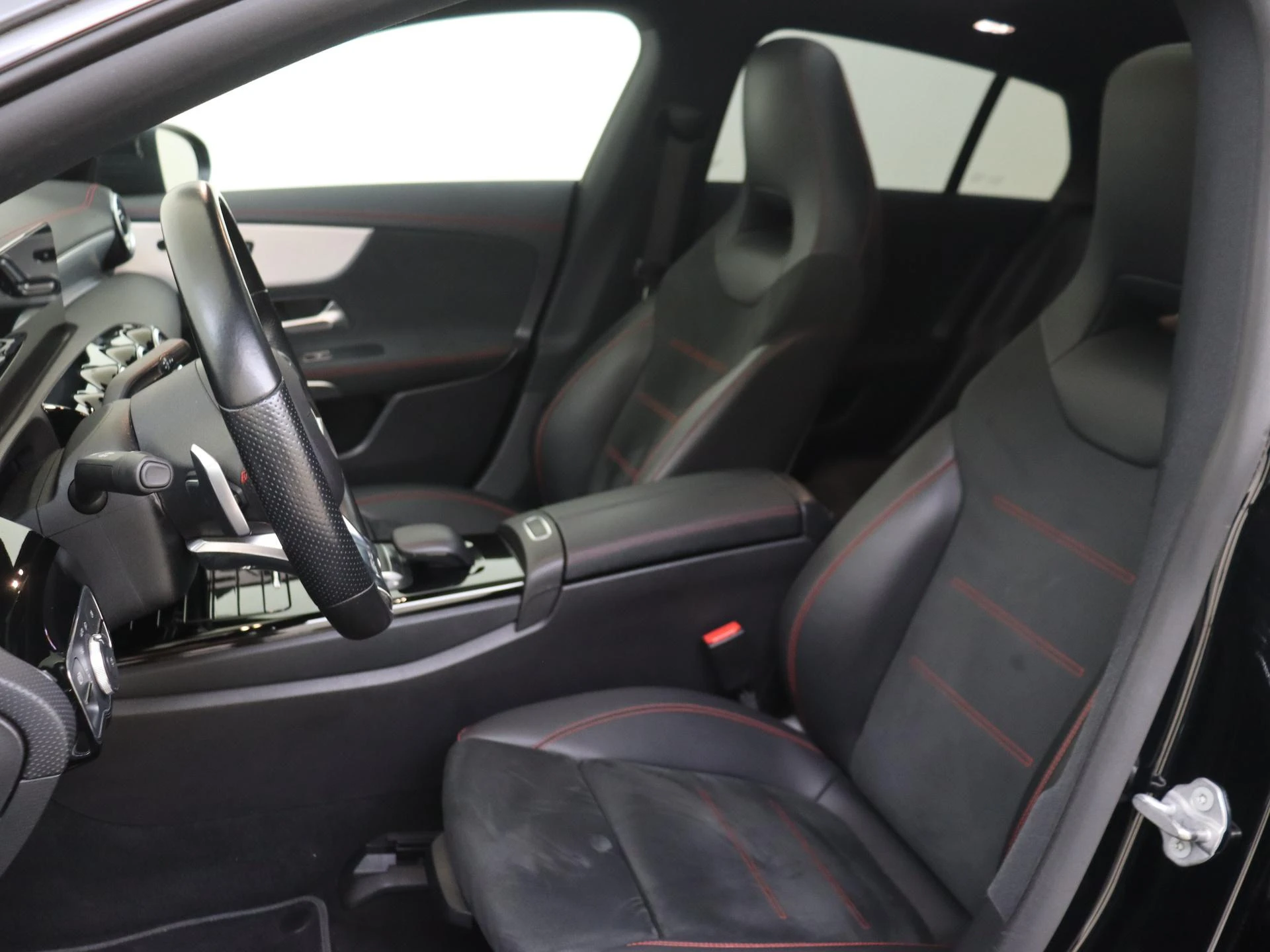 Mercedes-Benz-CLA-image-2
