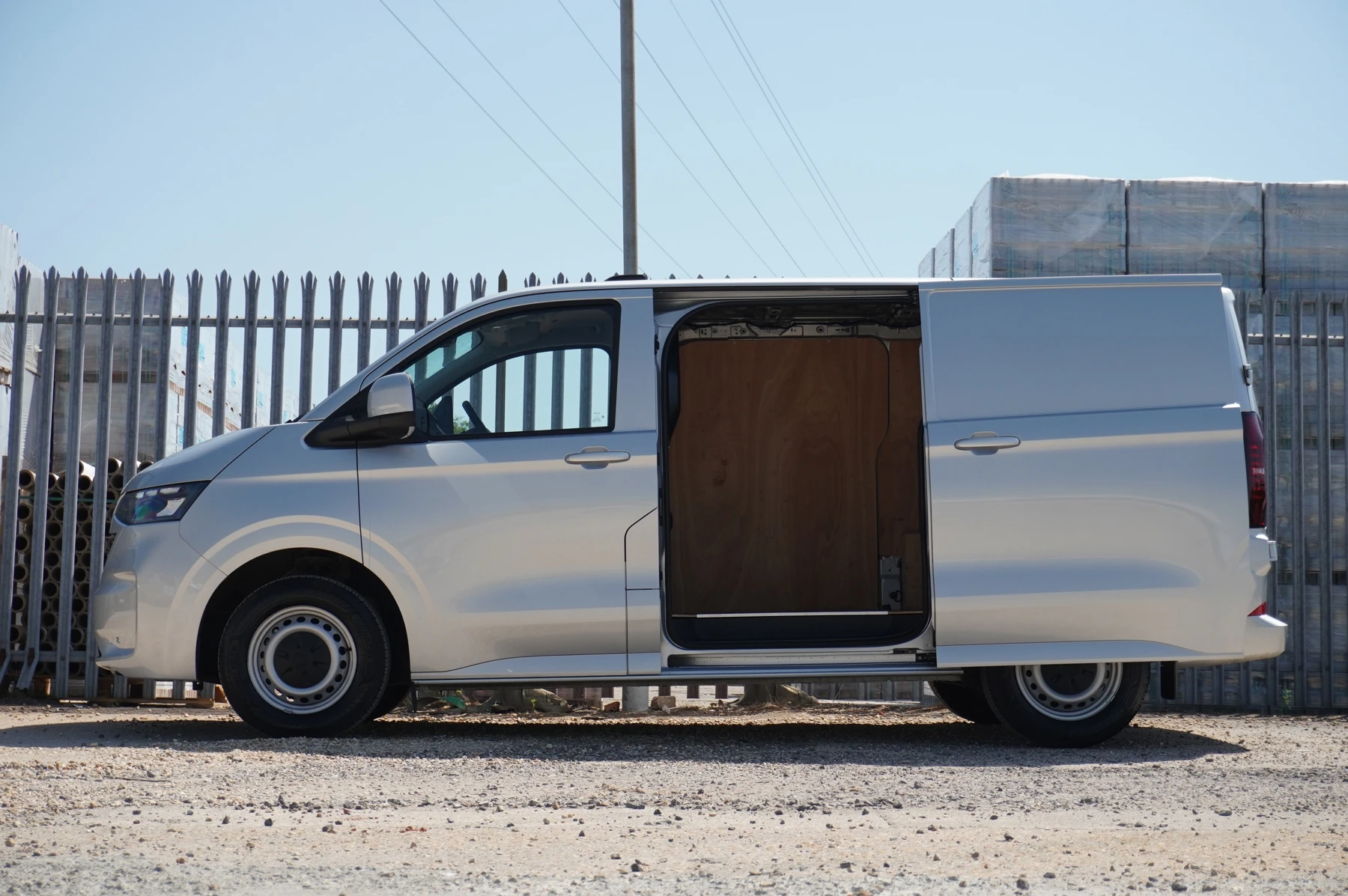 Volkswagen-Transporter-image-26
