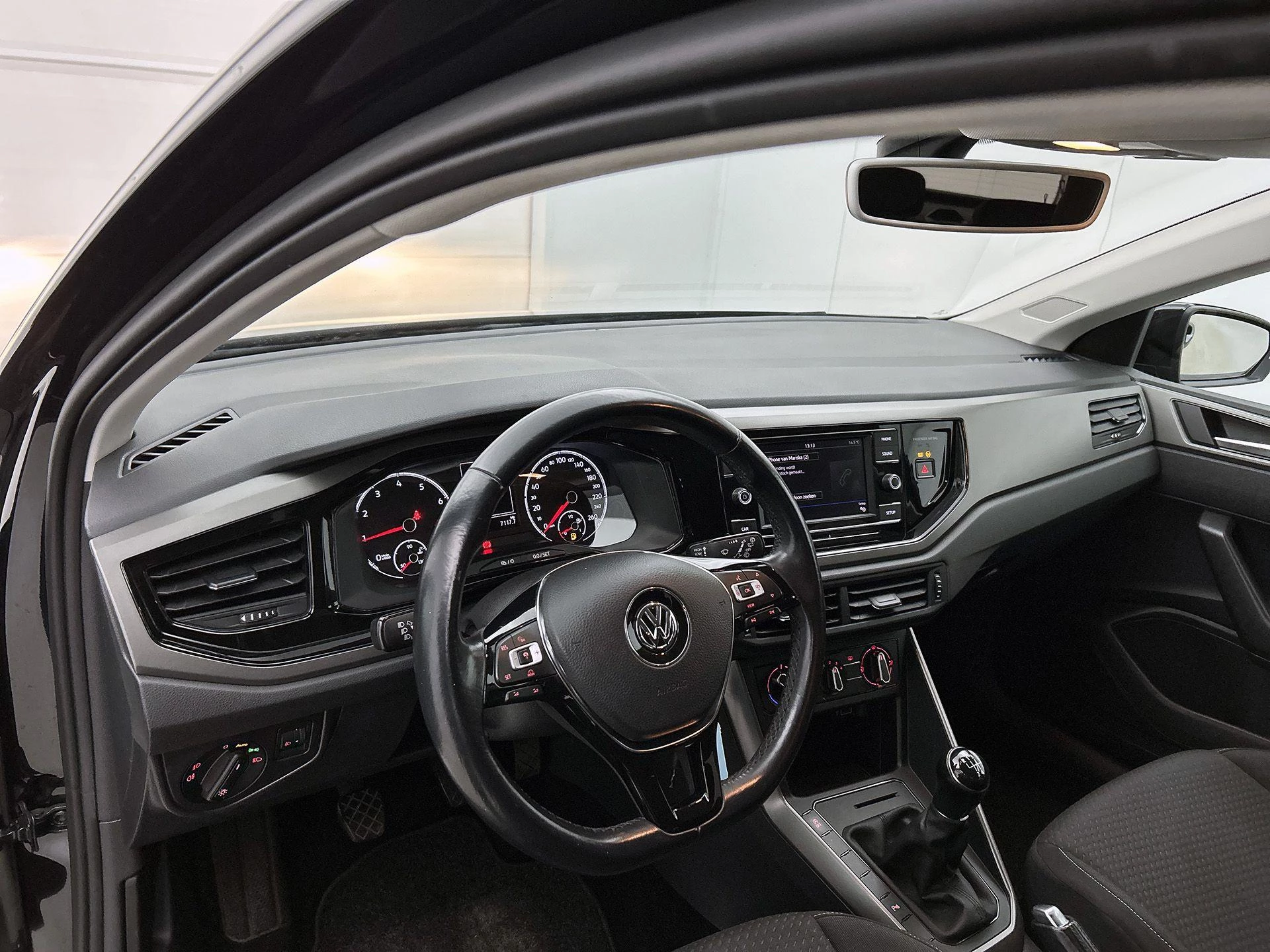 Volkswagen-Polo-image-16
