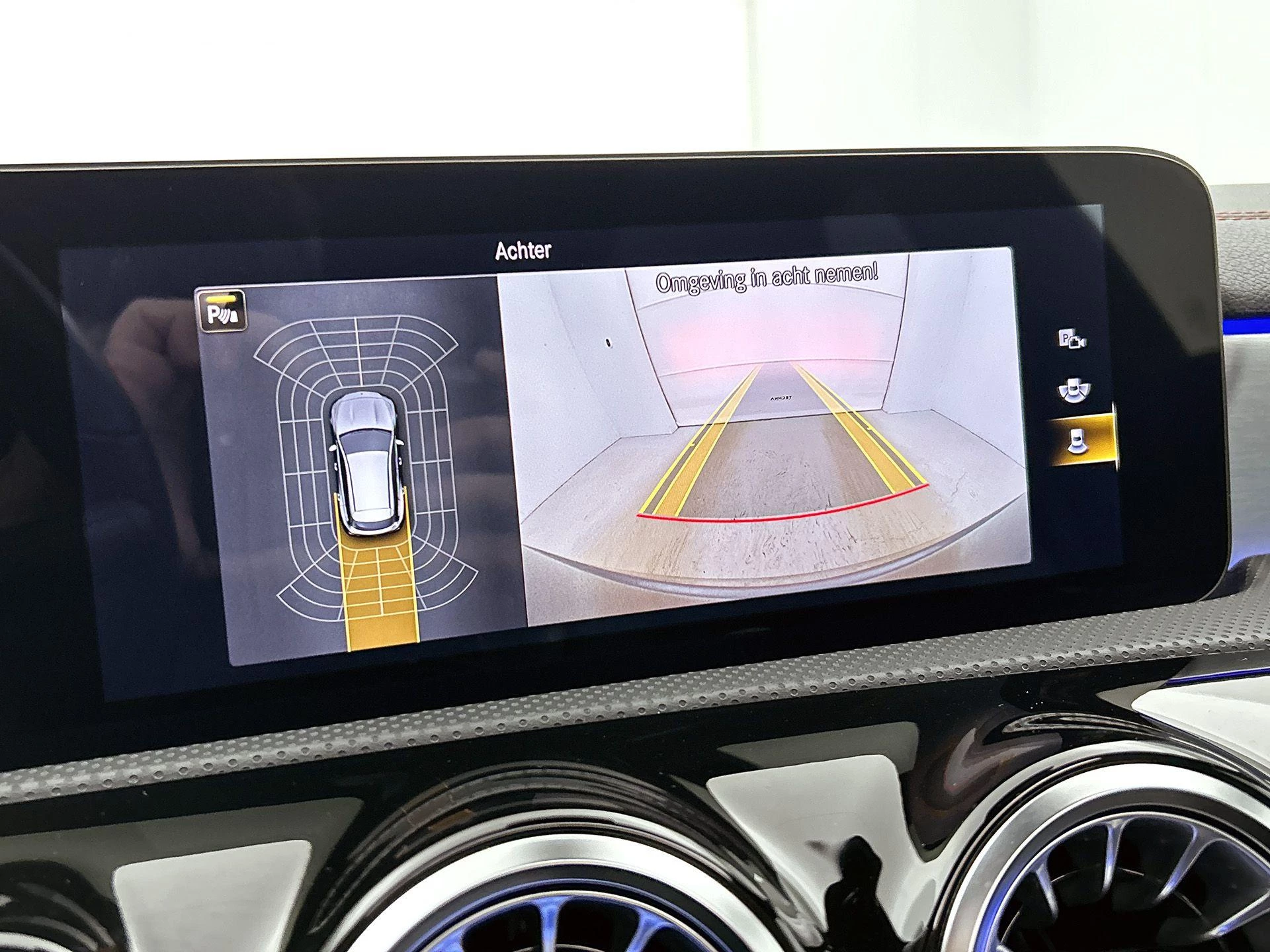 Mercedes-Benz-CLA-image-21