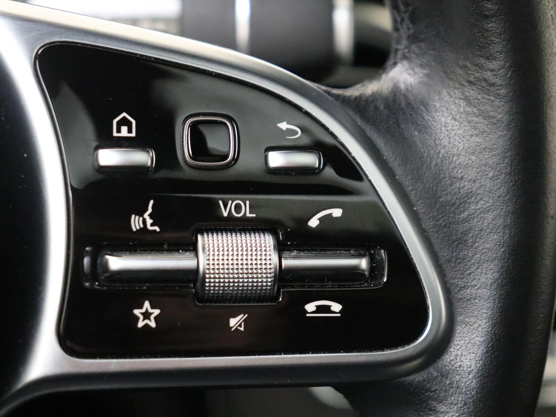 Mercedes-Benz-GLC-image-16