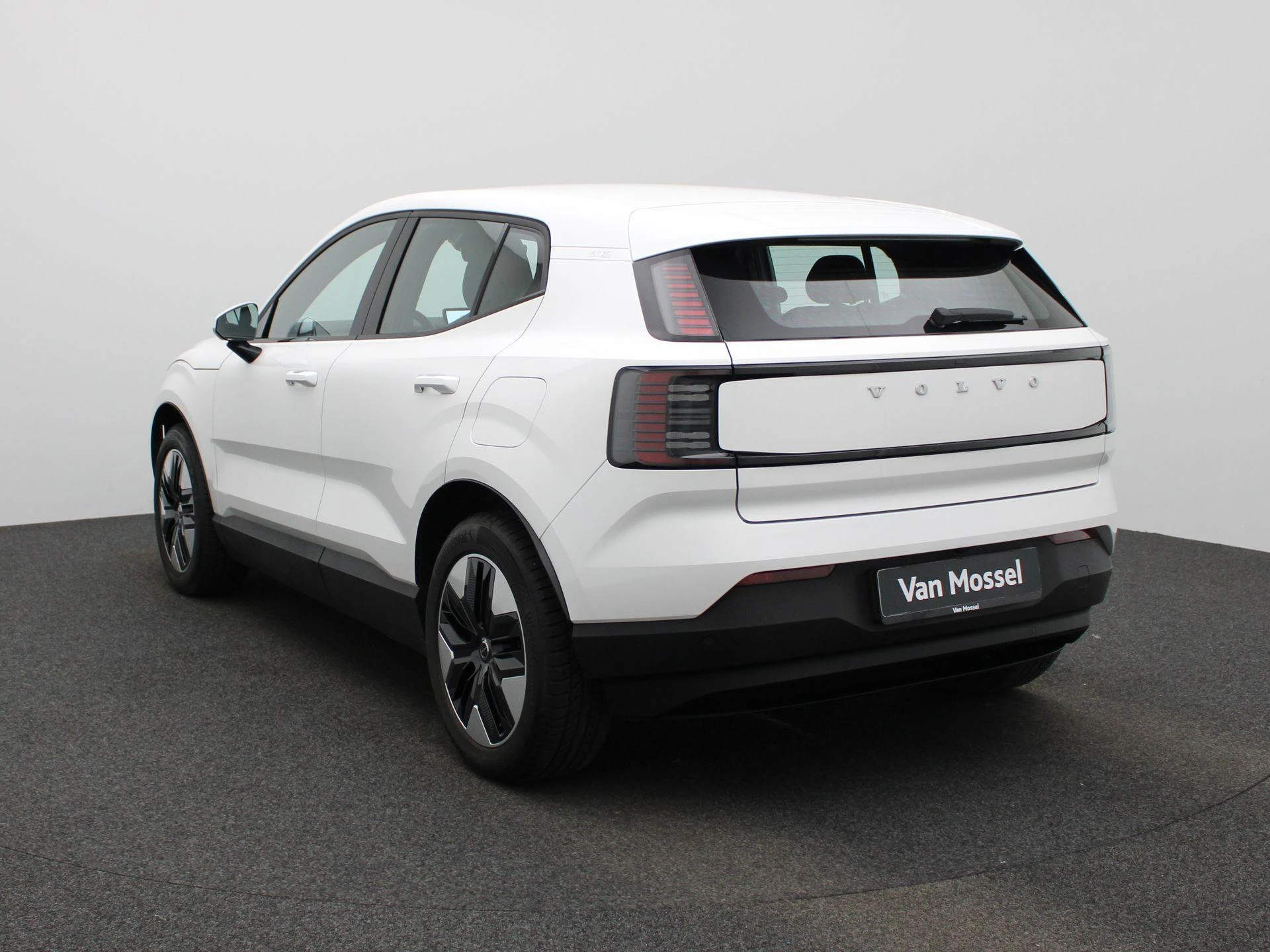 Volvo-EX30-image-1