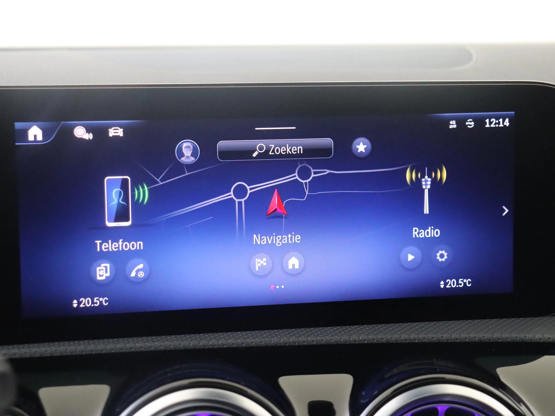 Mercedes-Benz-CLA-image-18