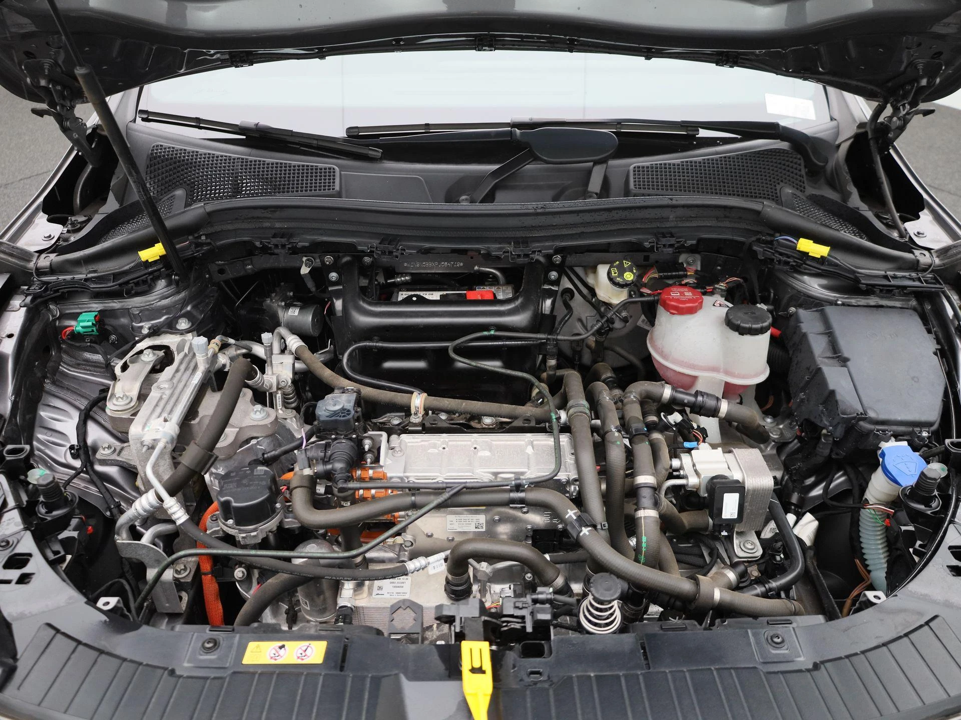 Mercedes-Benz-EQA-image-43