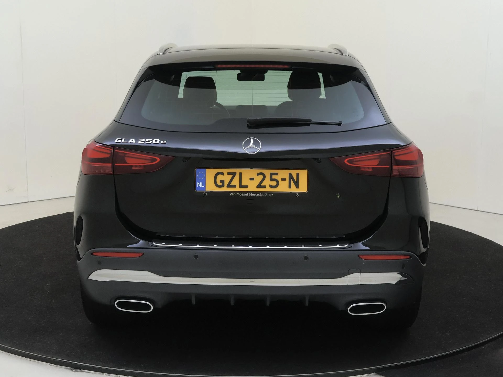 Mercedes-Benz-GLA-image-6