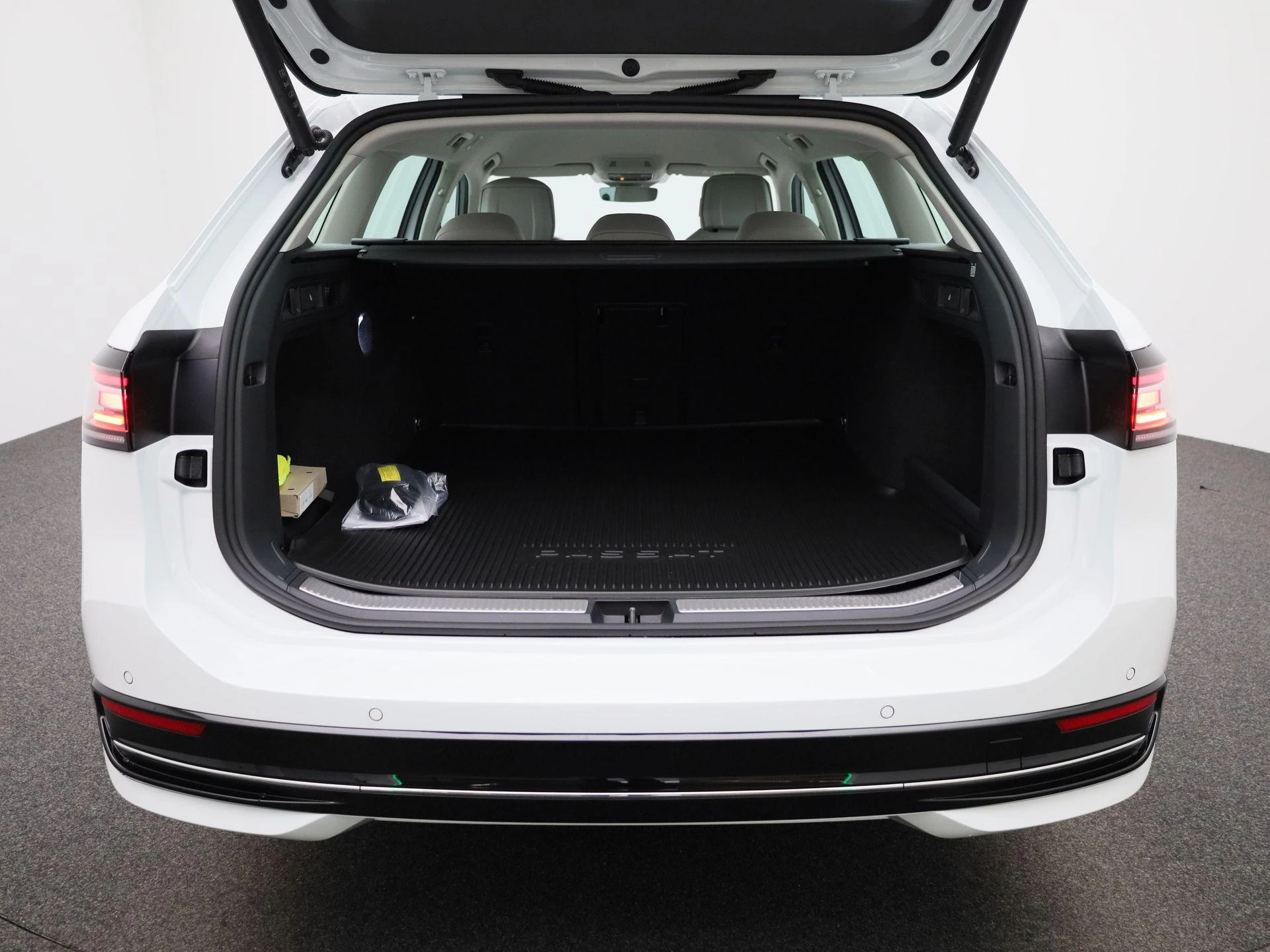 Volkswagen-Passat-image-12