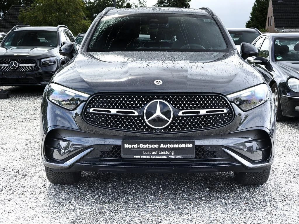 Mercedes-Benz-GLC 220 d-image-2