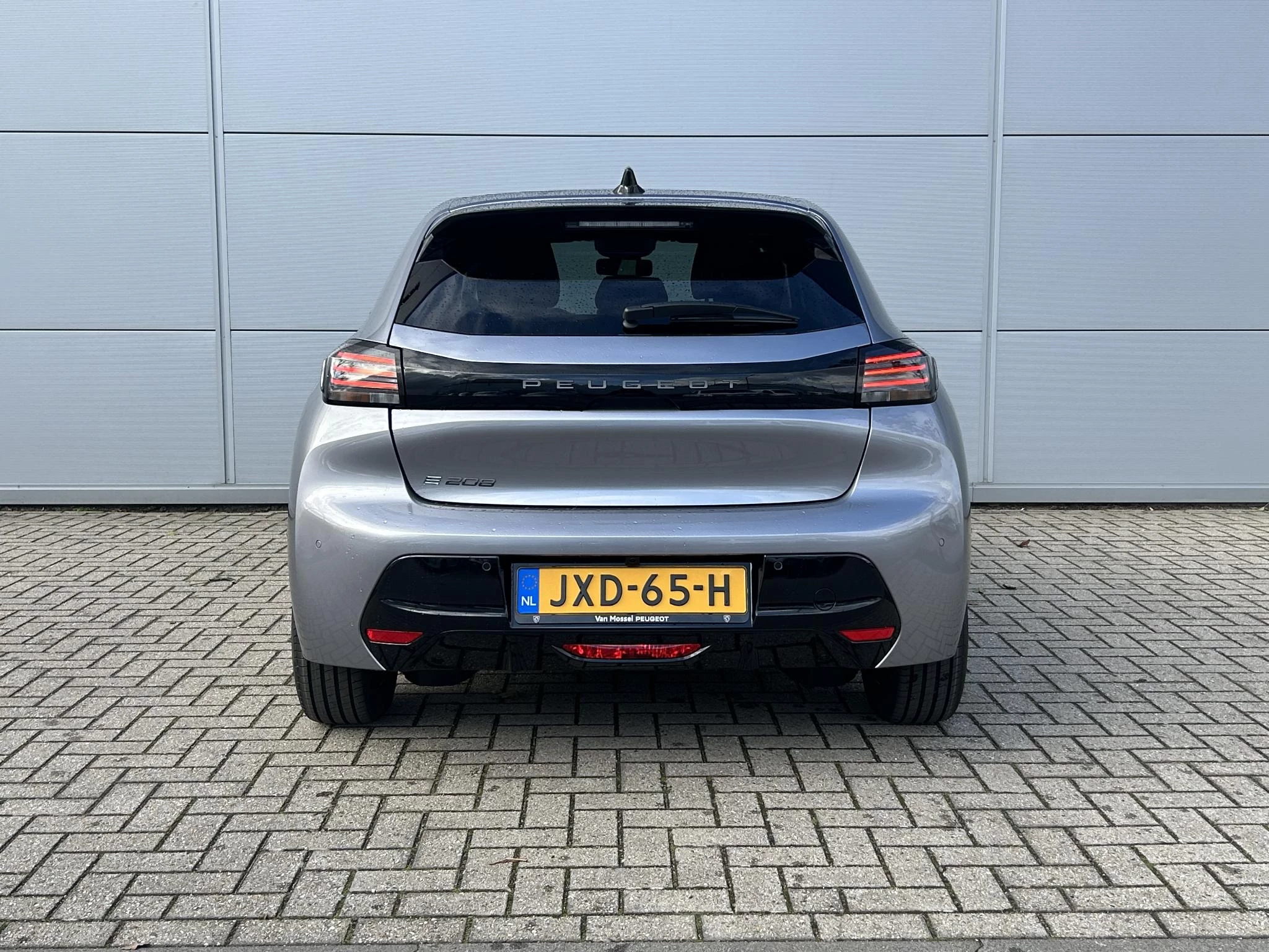 Peugeot-e-208-image-4