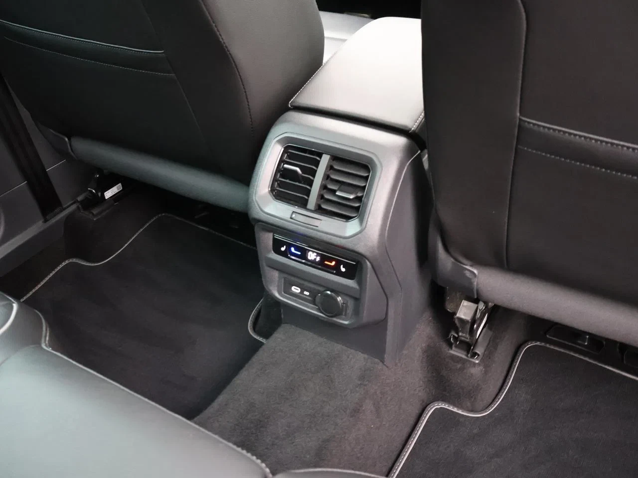 Volkswagen-Tiguan-image-22