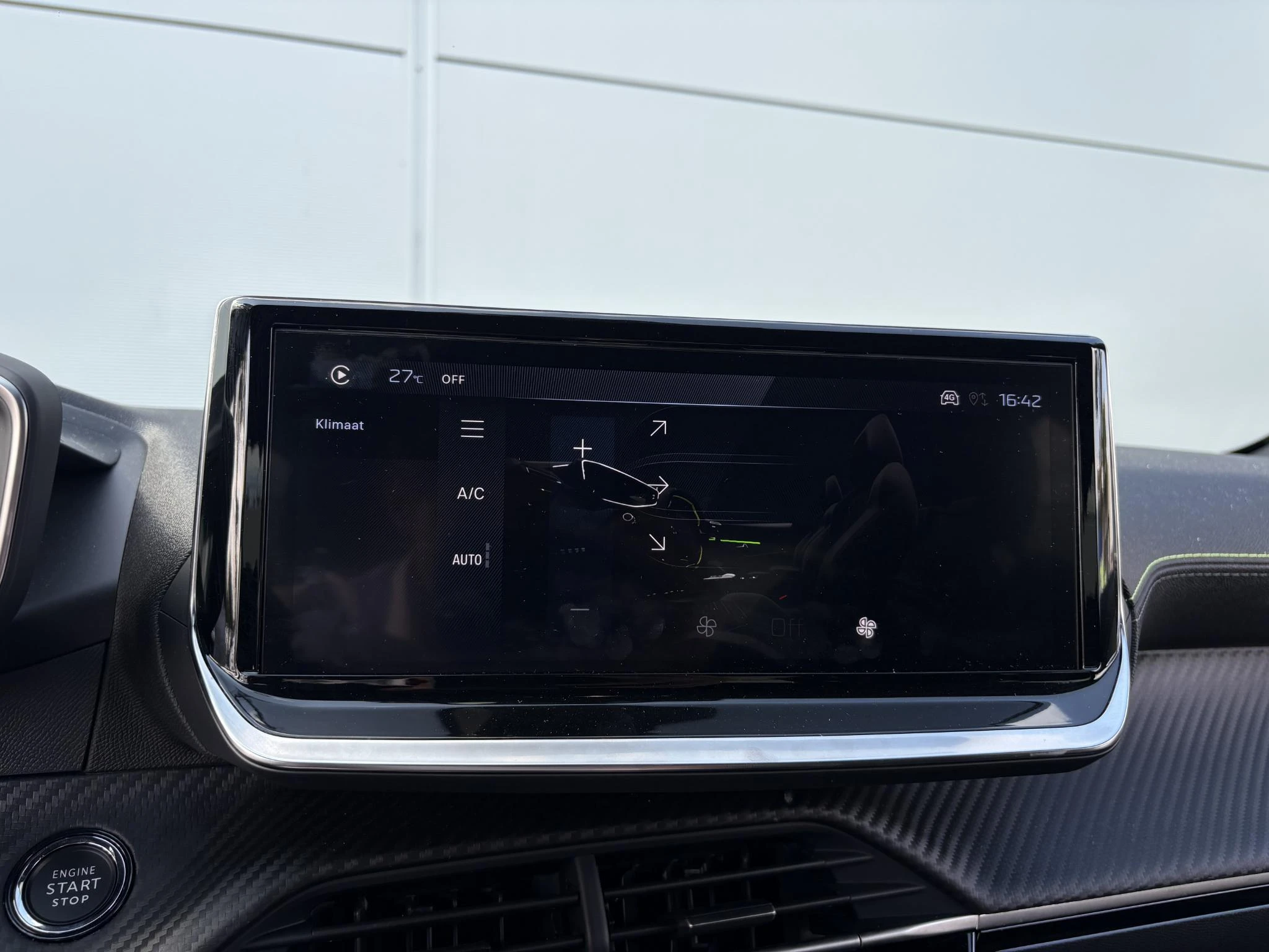 Peugeot-e-2008-image-19