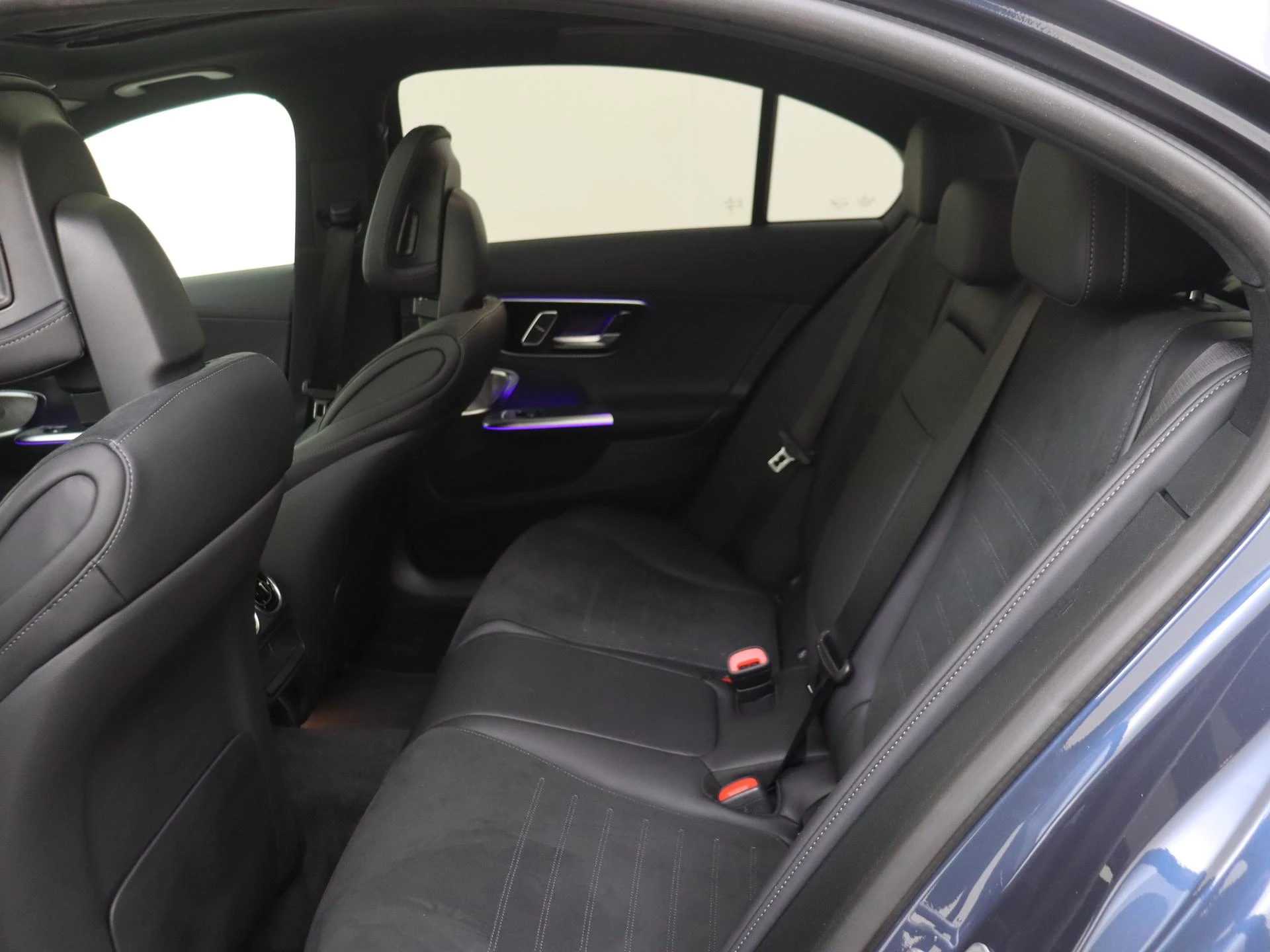 Mercedes-Benz-C-Klasse-image-3