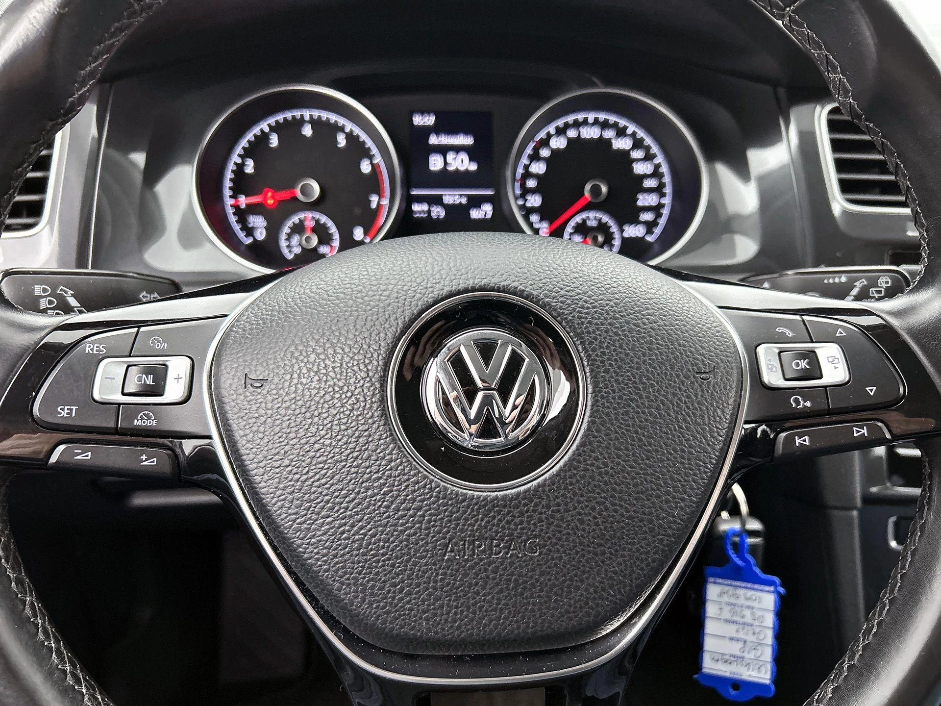 Volkswagen-Golf-image-31