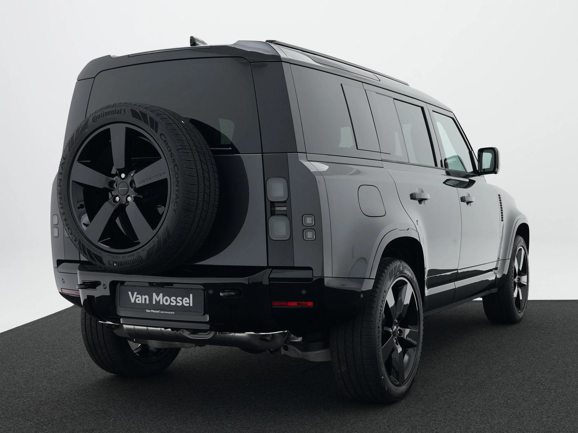 Land Rover-Defender-image-11
