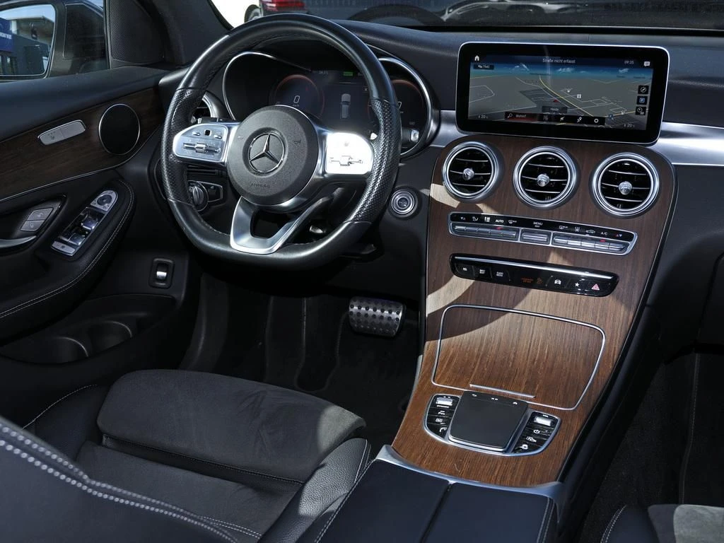 Mercedes-Benz-GLC 300 de-image-10