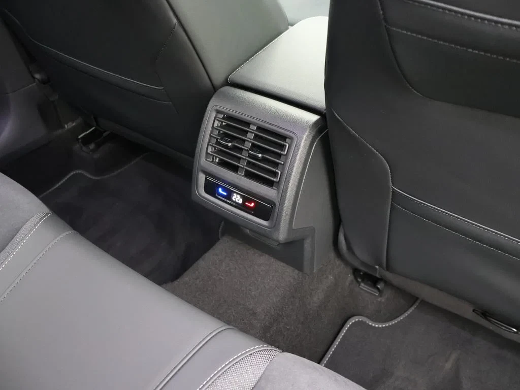 Volkswagen-Golf-image-14