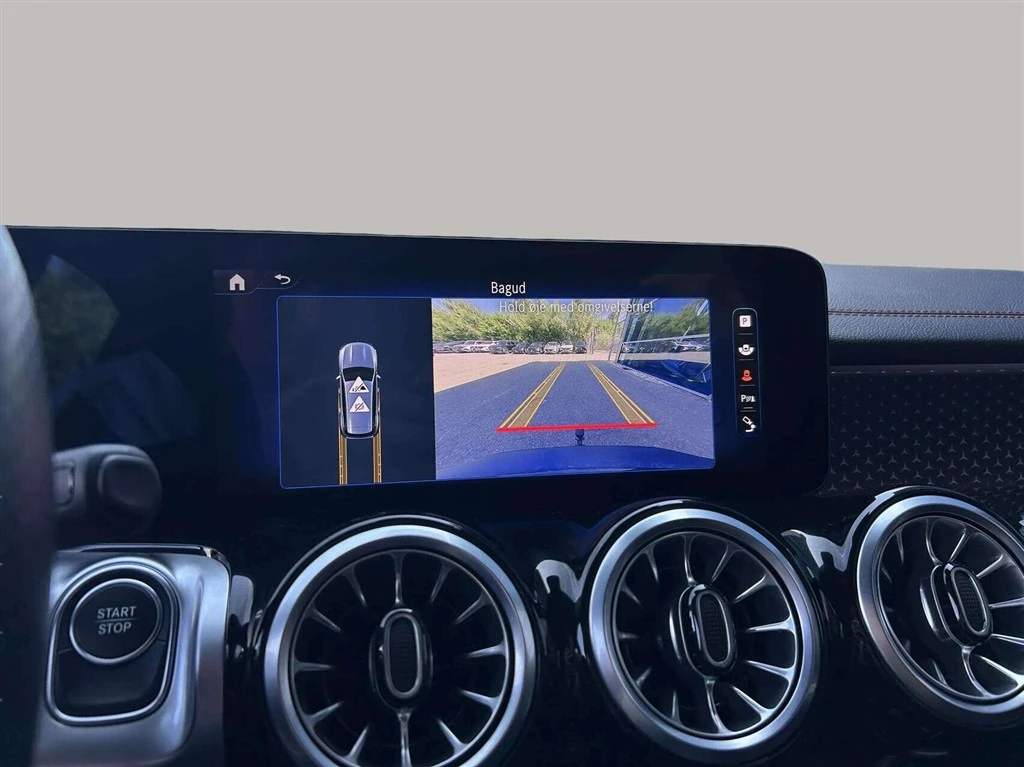 Mercedes-Benz-EQB-image-15