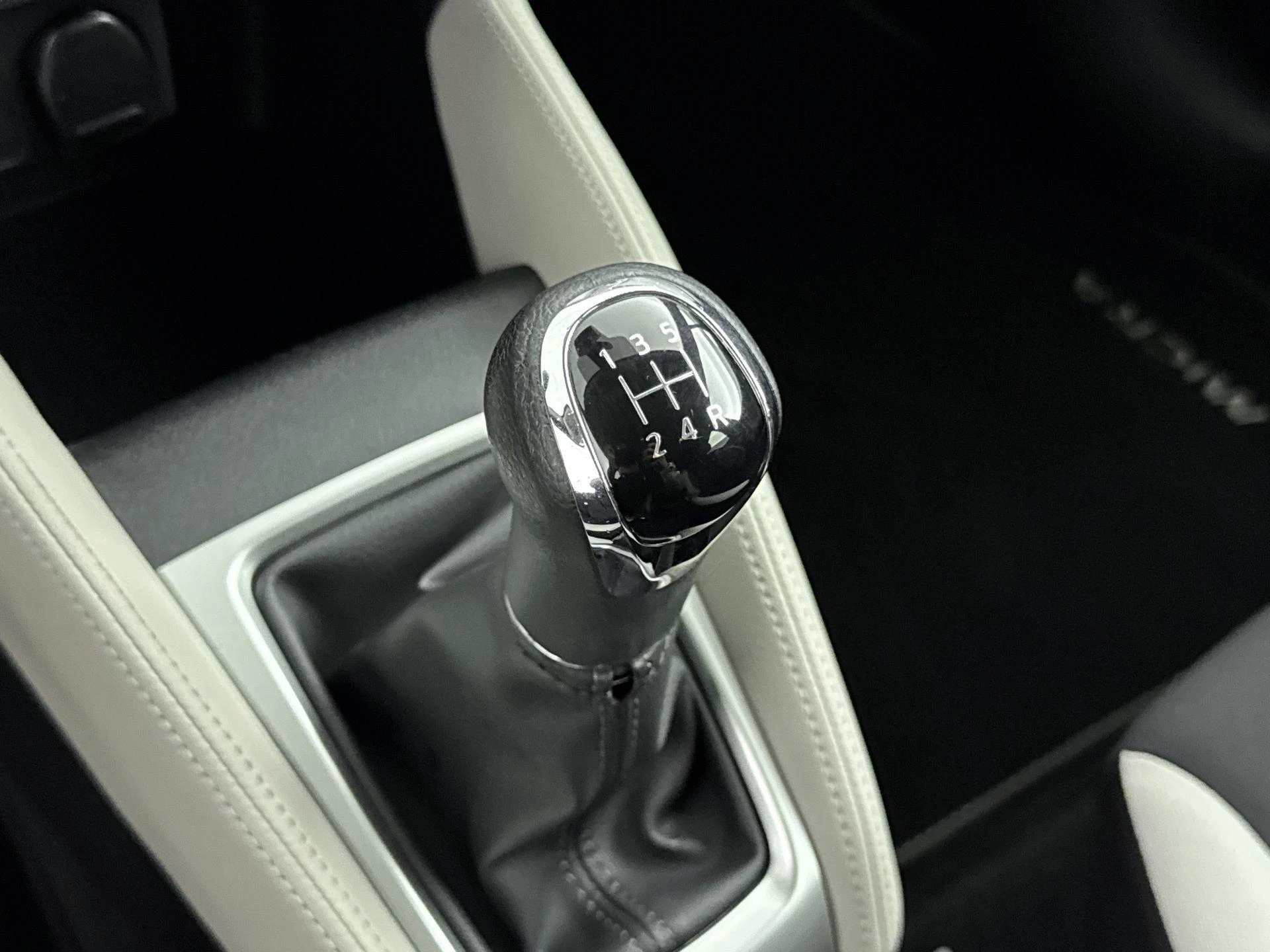 Nissan-Micra-image-13