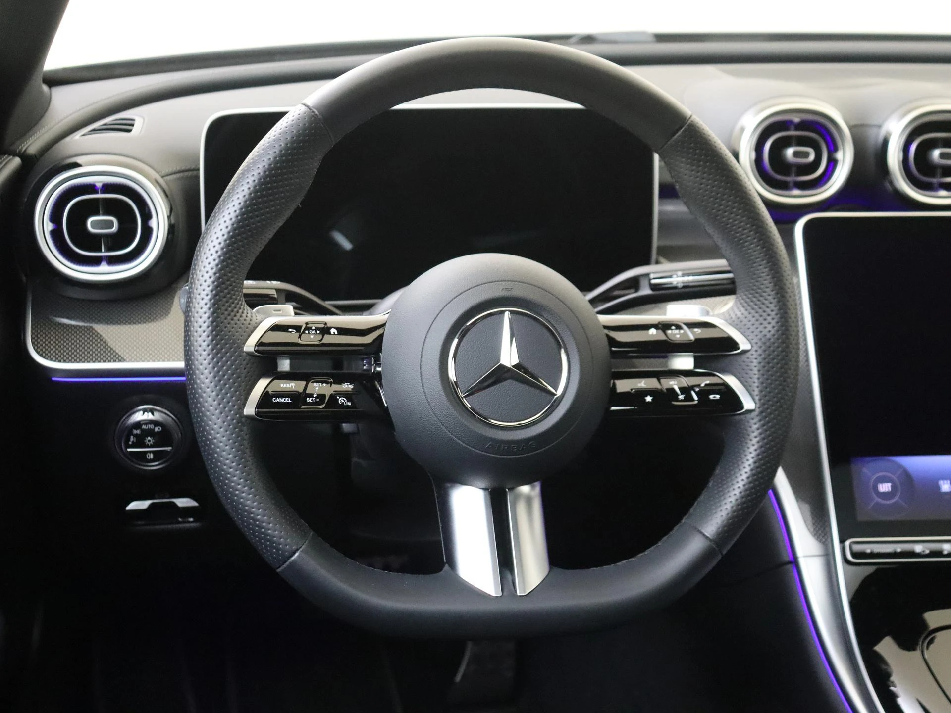 Mercedes-Benz-C-Klasse-image-9